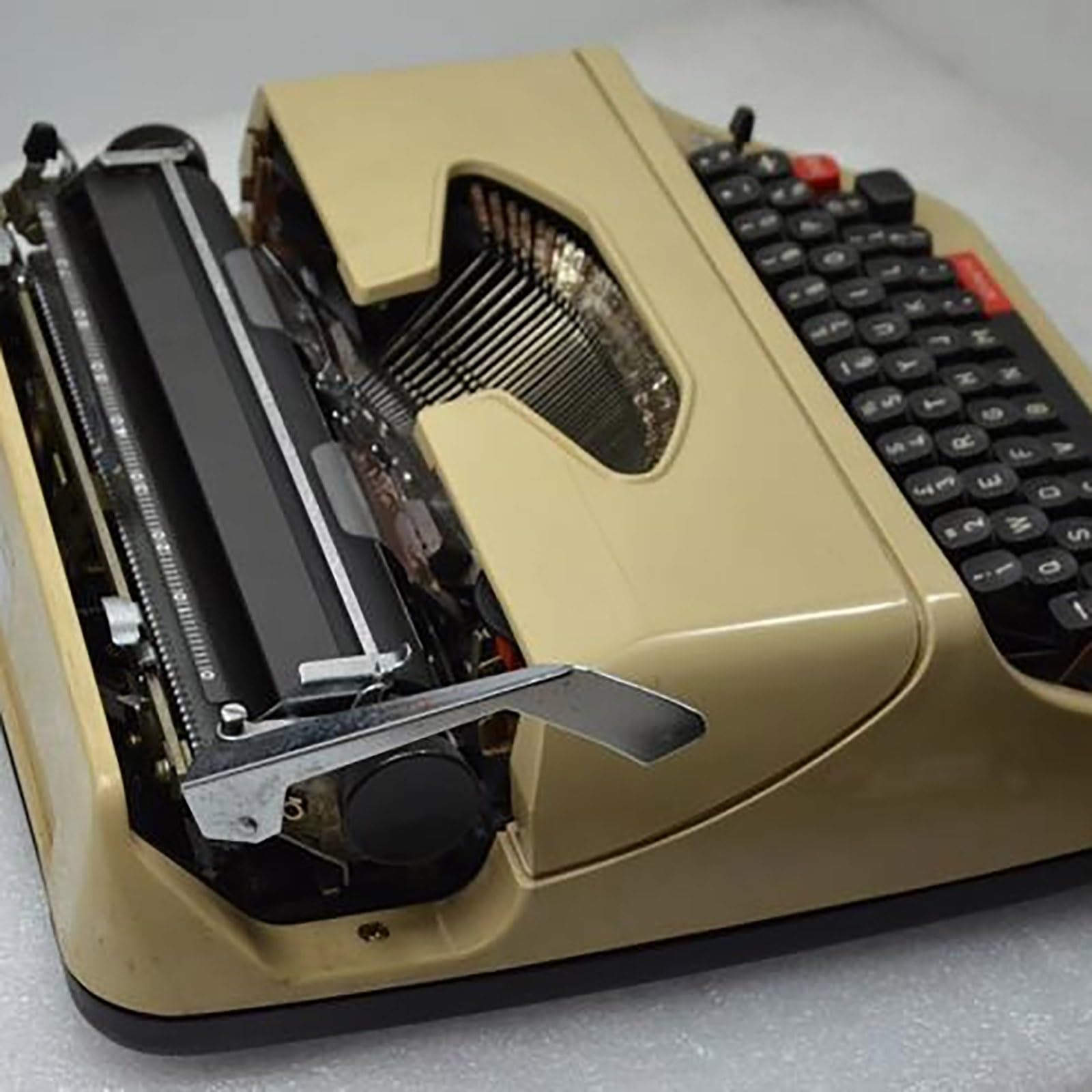 Mechanical English Typewriter,Old Fashioned Traditiona PortableManual Typewriter for Notes Or Letters Or Creative Writing and So On(White)