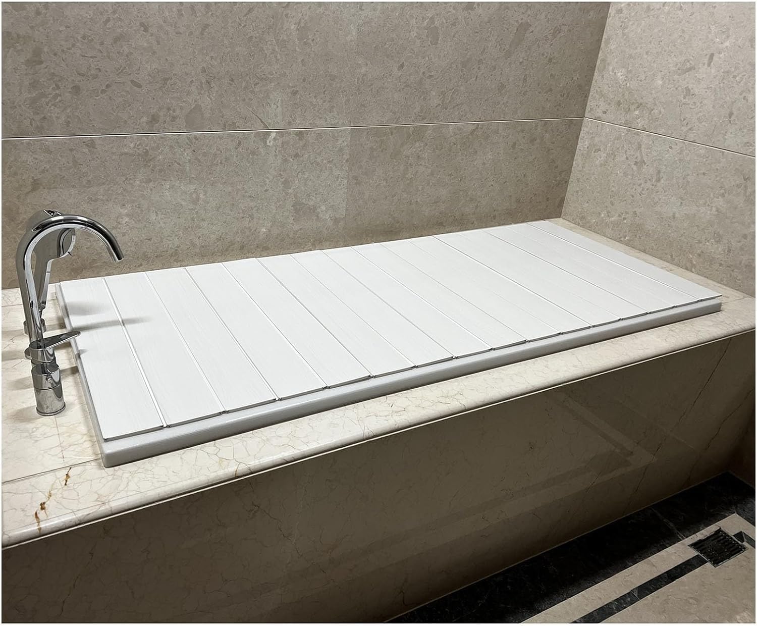 DAZULI Folding Bathtub Cover Shutter Style Bath Lids PVC Bathtub Covers White Wood Grain Bathtub Tray Keep Dust/Junk Out Keeping The Bath Water Warm(Size:66x85x0.6cm,Color:White)