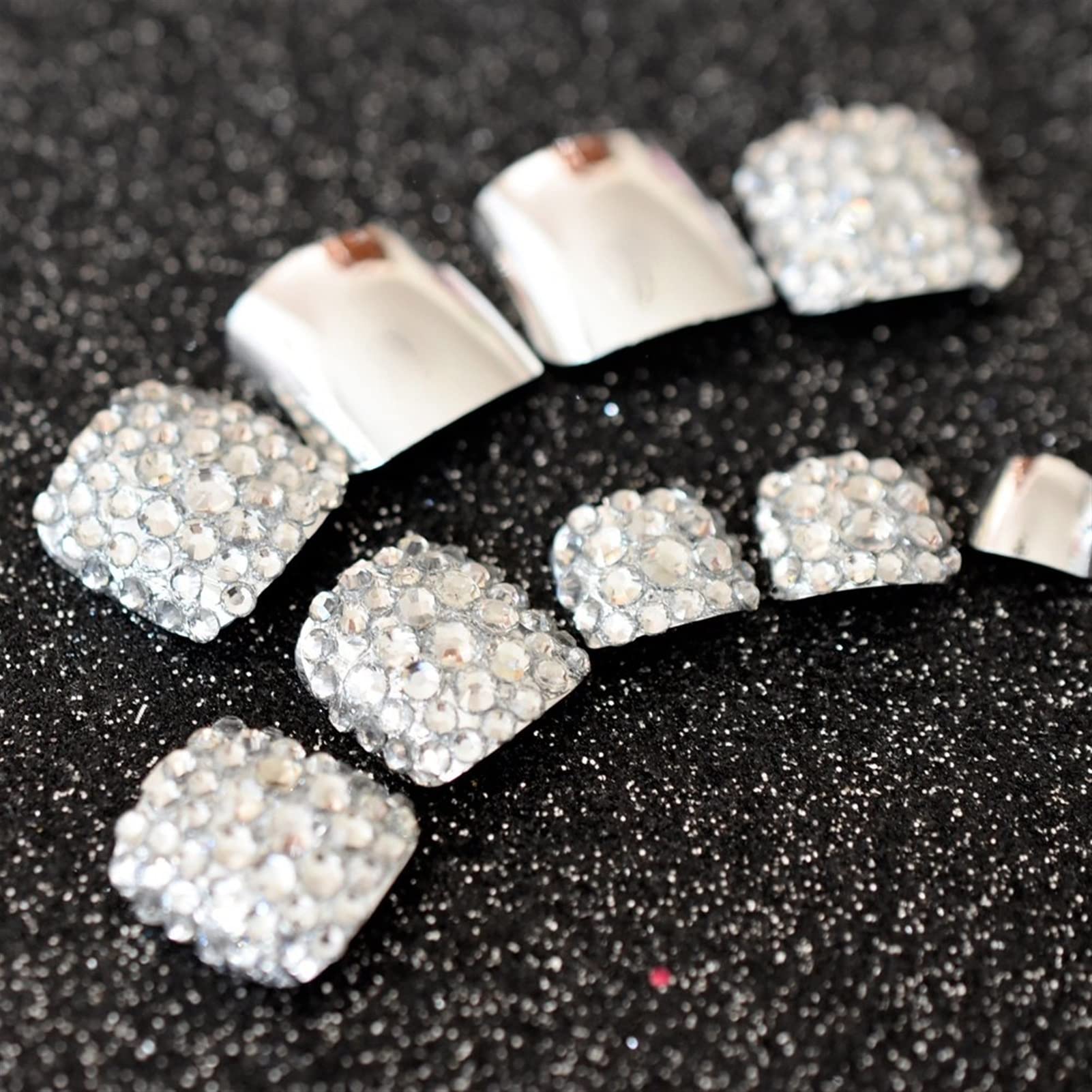 AKAZI 24 pièces Miroir Argent Faux Ongles pour Pied Cristal Strass gemmes Acrylique Faux pré-conçu Orteil Ongles Conseils été Porter décor Argent Presse sur Orteil Ongles Courts