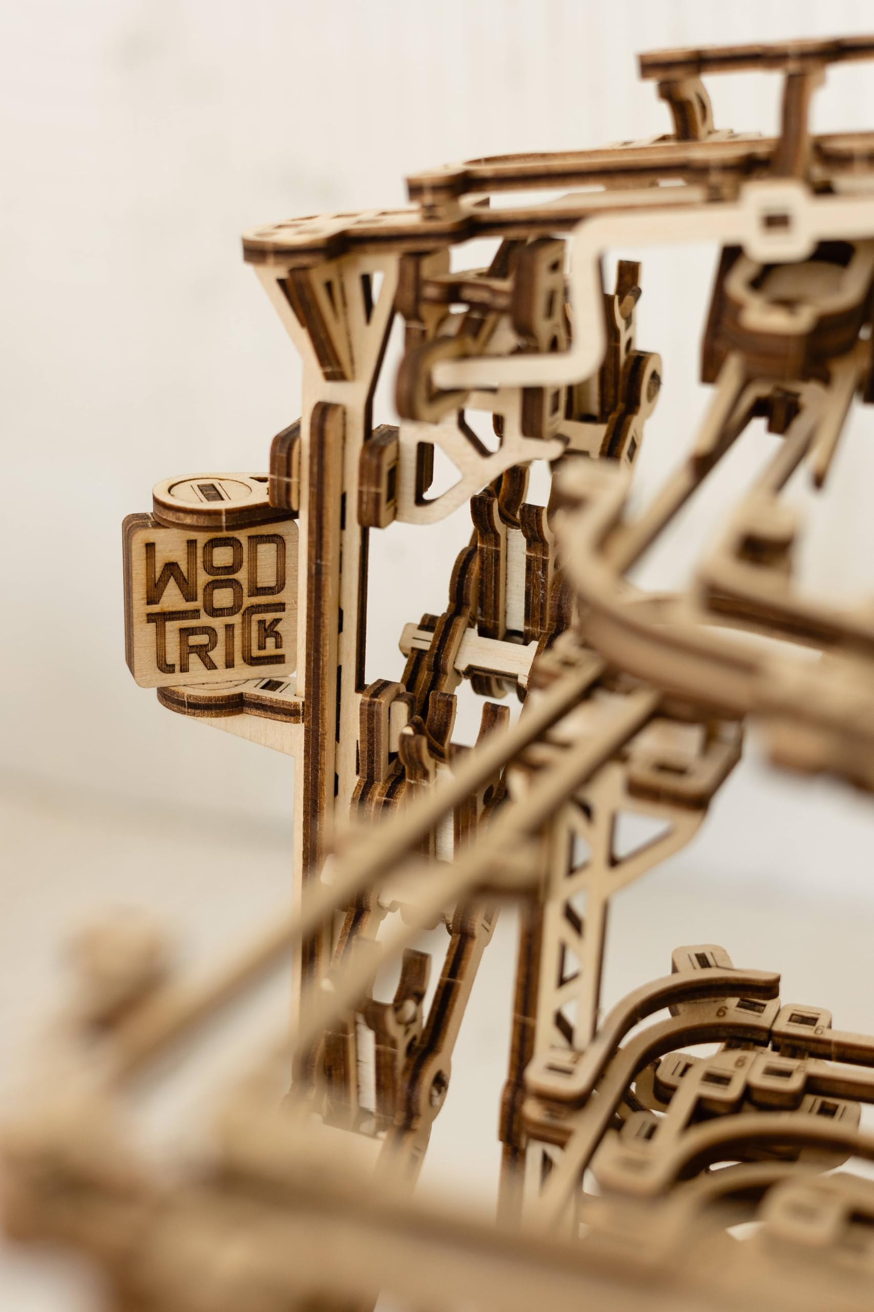 Wood Trick Spiral Marble Run Puzzle 3D di Legno per Adulti da Costruire | [558 Pezzi] Motorizzato Elettrico - Interattivo - Biglie Incluse - Kit di Montaggio Meccanico in Legno DIY per Adulti