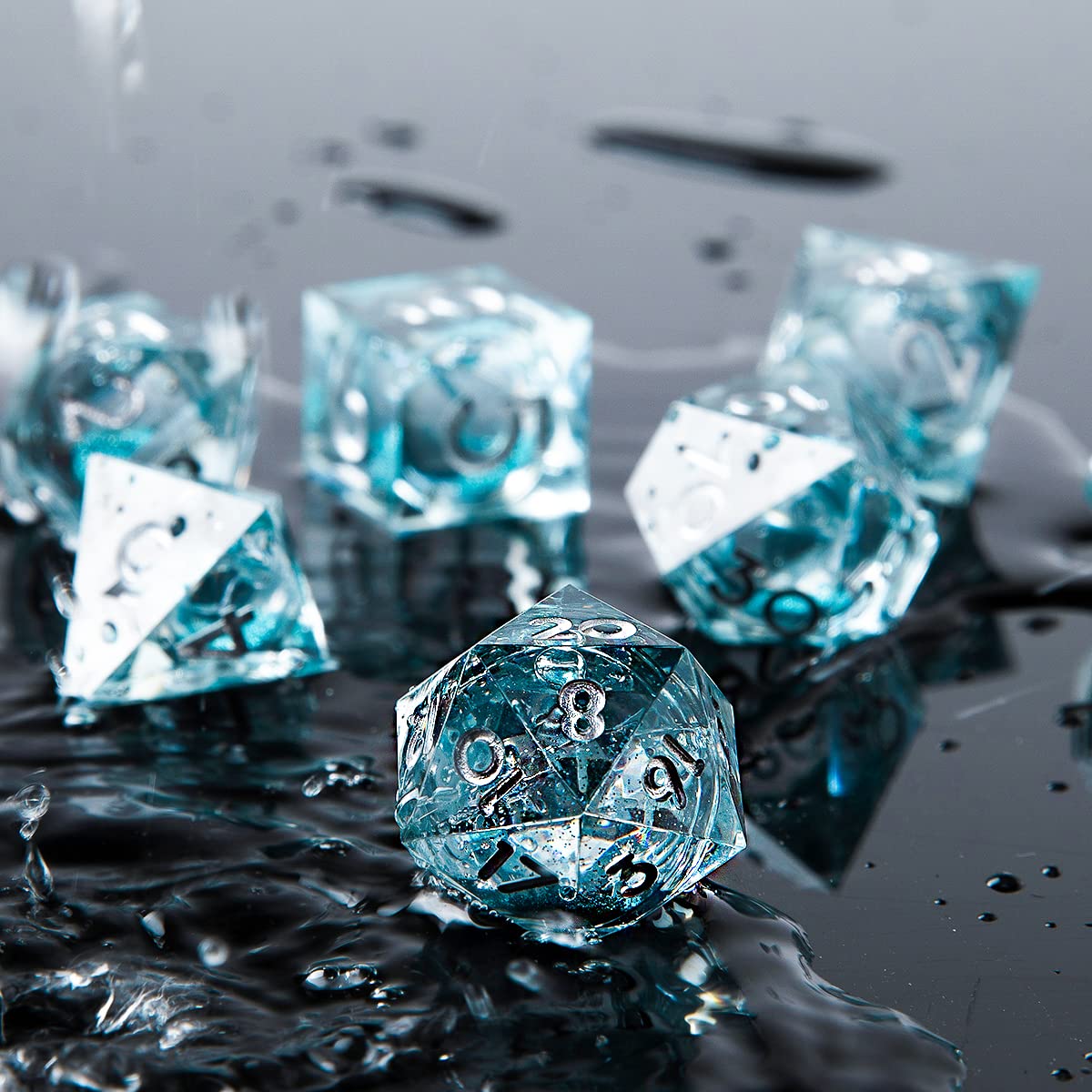Set di dadi liquidi fatti a mano, con nucleo liquido, palla di sabbia mobile, 7 accessori per giochi di ruolo in resina poliedrica con bordi affilati (color foglia di tè liquido)