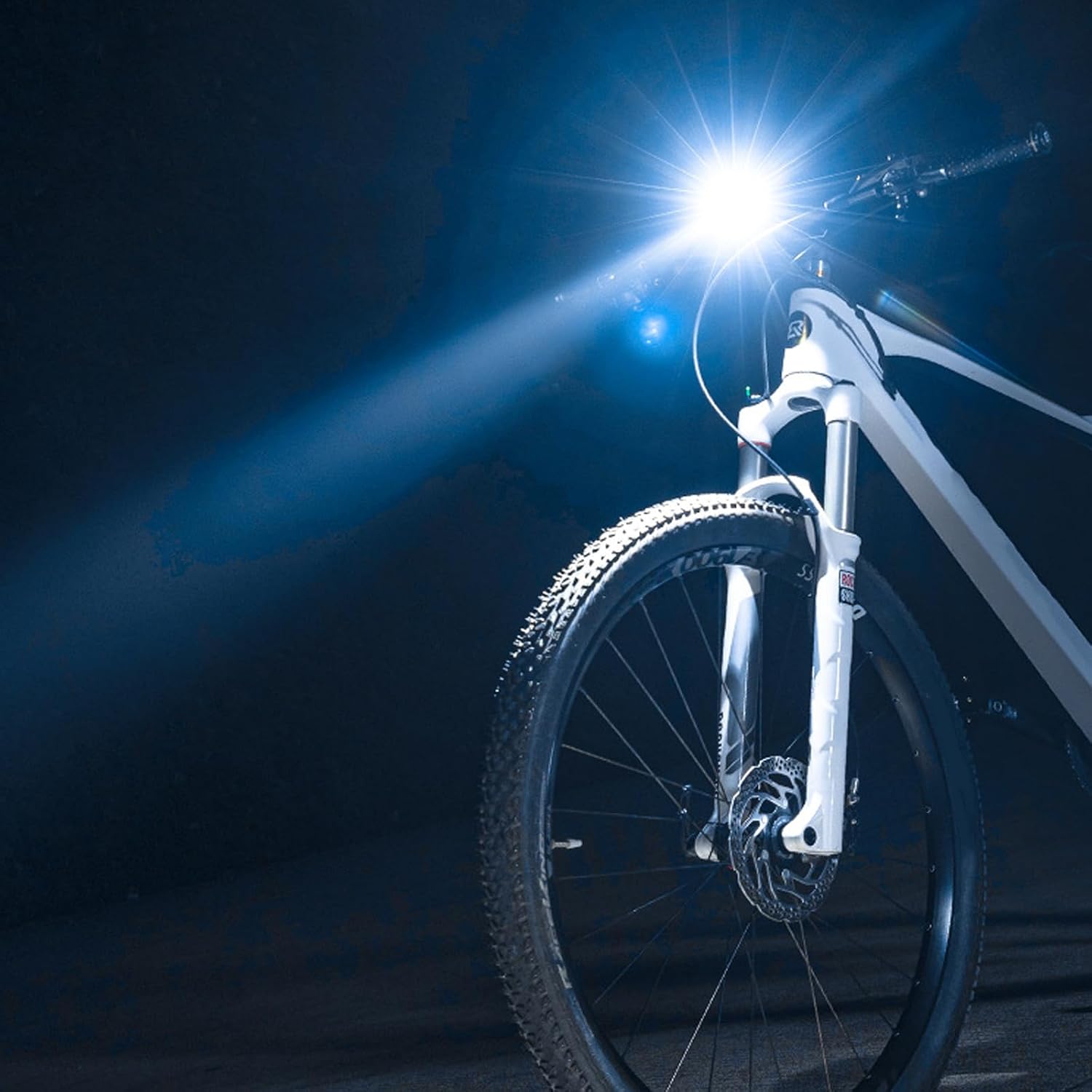Durability Aluminum Bike Light Bright LED Bike Headlights Multimodel Lamp For Adults And Kids Cycling Rechargeable Light