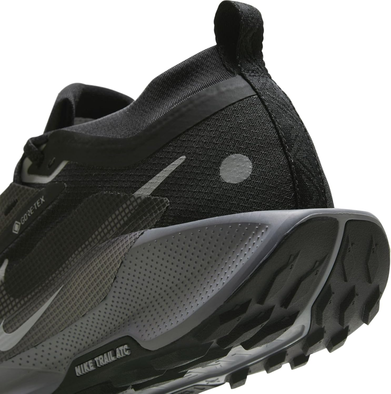 Nike Women's Pegasus Trail 5 Gore-TEX Shoes - Image 9