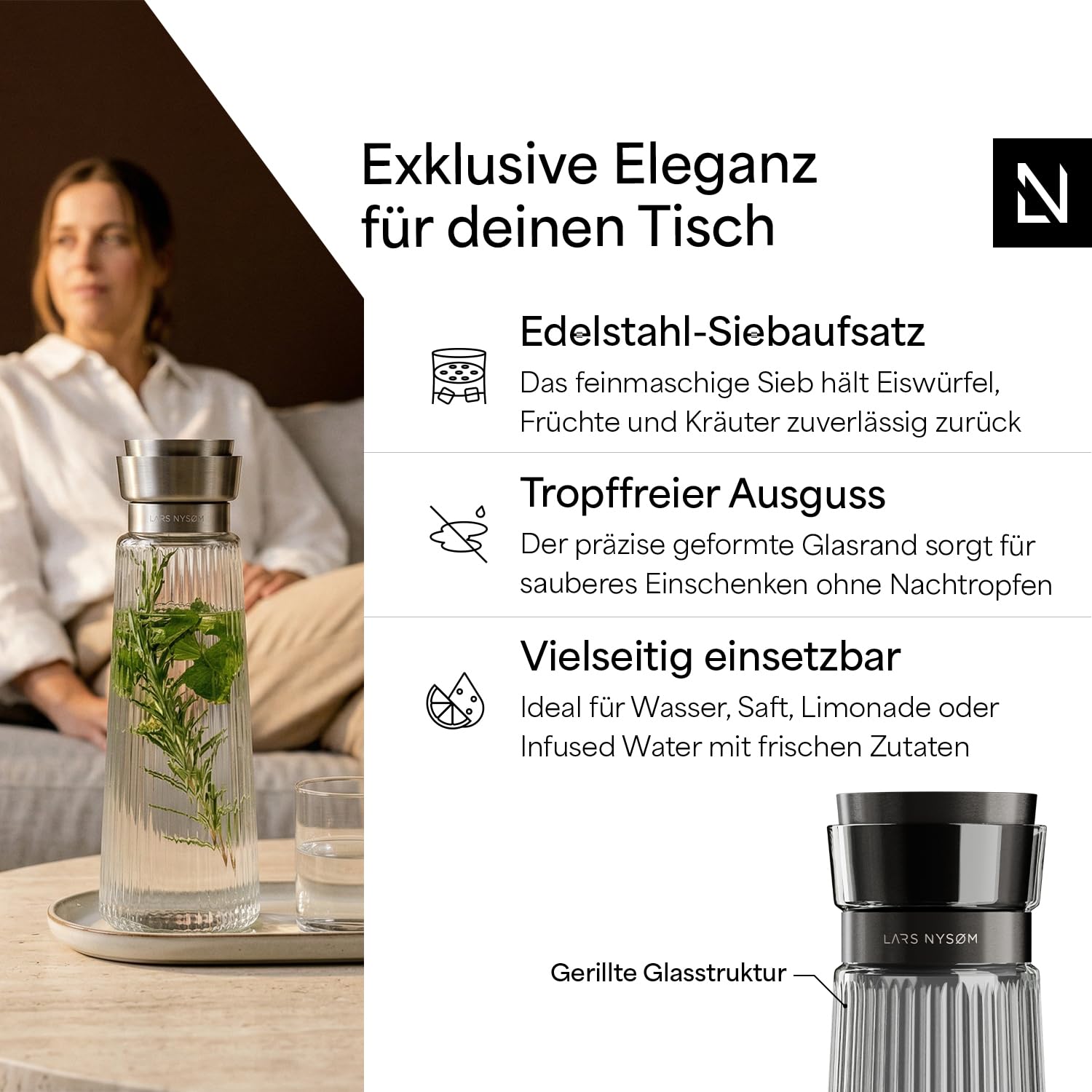 LARS NYSØM Wasserkaraffe 1l mit Edelstahldeckel mit integriertem Sieb | Elegante Glaskaraffe mit Deckel-Sieb für Saft & Limonade | Wasserkrug für Alltag & Gäste (Graphite/Black, 1000ml)