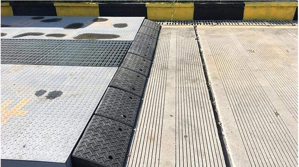 Skuter rampy bezpieczeństwa, lekkie plastikowe rampy mata Patio mata ogrodowa strona główna staruszek niepełnosprawny rampy dla wózków inwalidzkich wysokość: 7CM