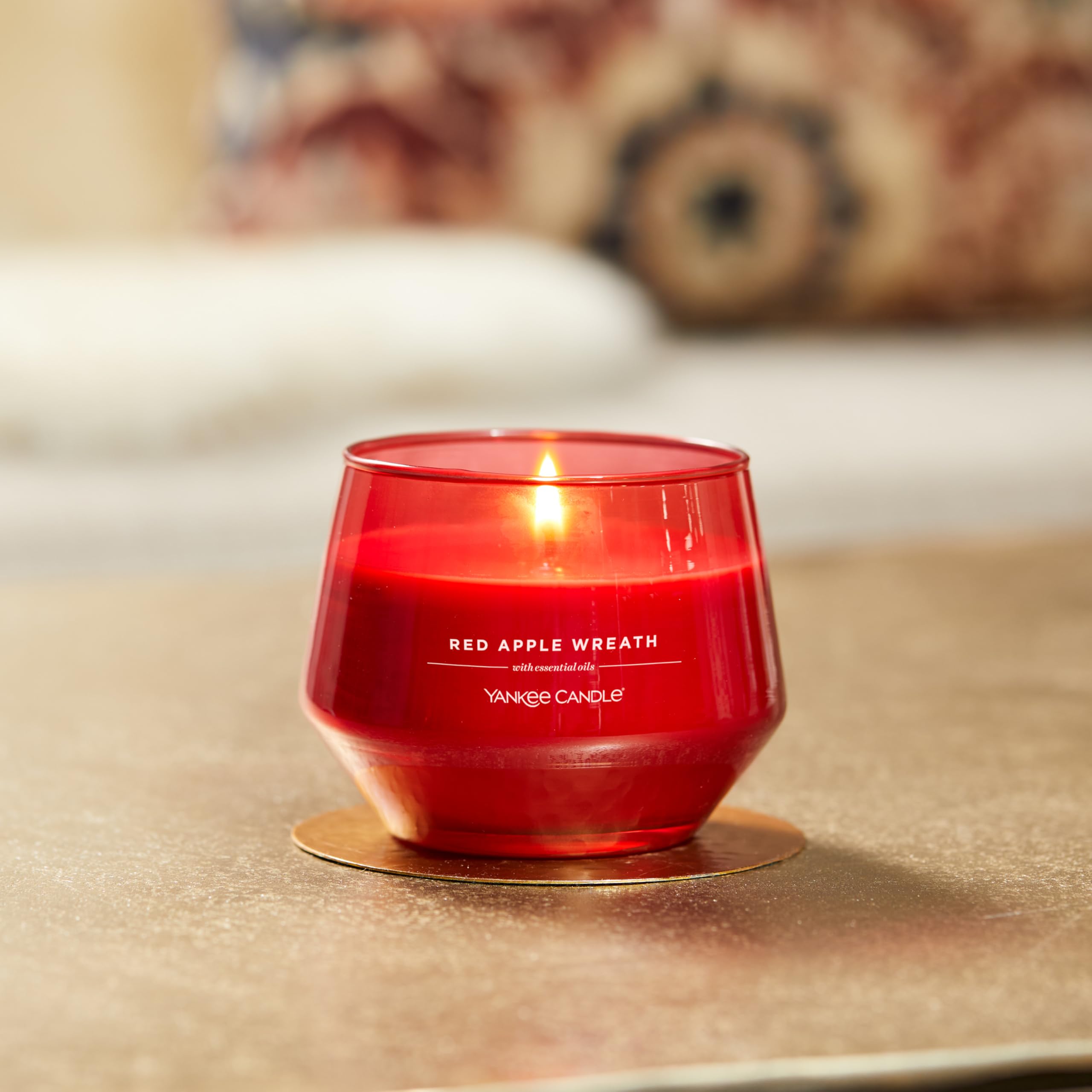 Yankee Candle Świeca zapachowa studyjna | Średnia świeca wieniec z czerwonym jabłkiem | Długie świece: 35-50 godzin | Stylowy projekt szklanego naczynia z czerwonym woskiem | Idealne prezenty dla