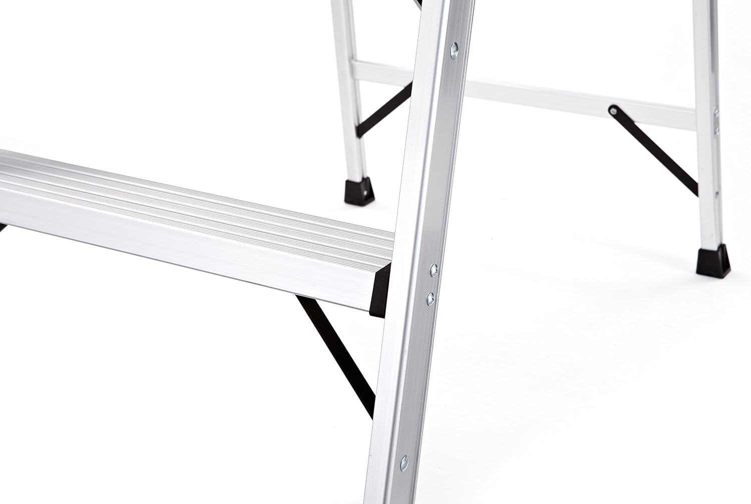 Rubbermaid 5.5 ft. Step Ladder, Aluminum Lightweight with Project Top, Silver, Tested to US Safety Standards, No Assembly Required