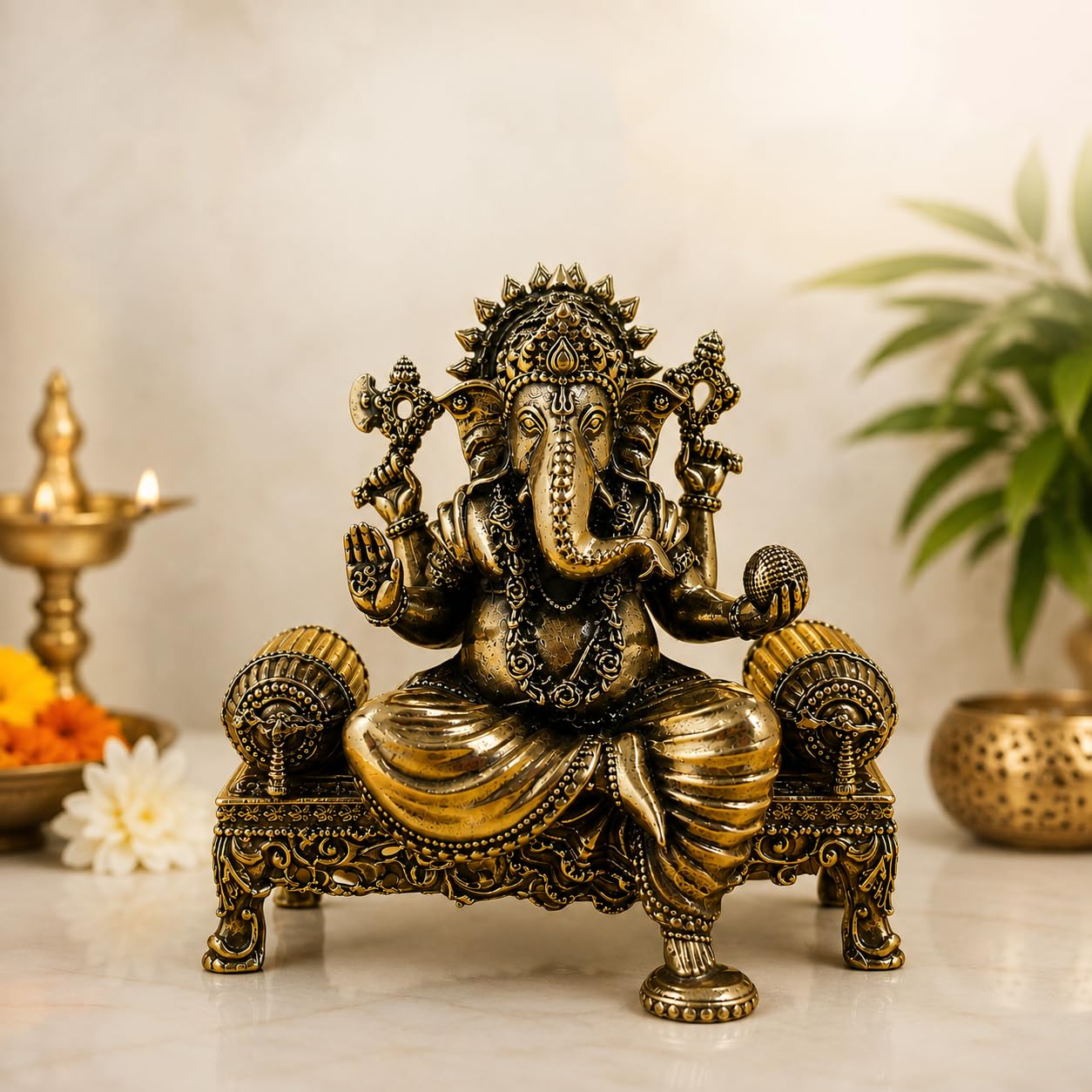 CraftVatika Idolo in ottone di Ganesha seduto sul trono – Idolo seduta di Ganpati in ottone Ganesh Murti Statua Pooja Decorazione per la casa Regalo (9,6 cm di altezza)