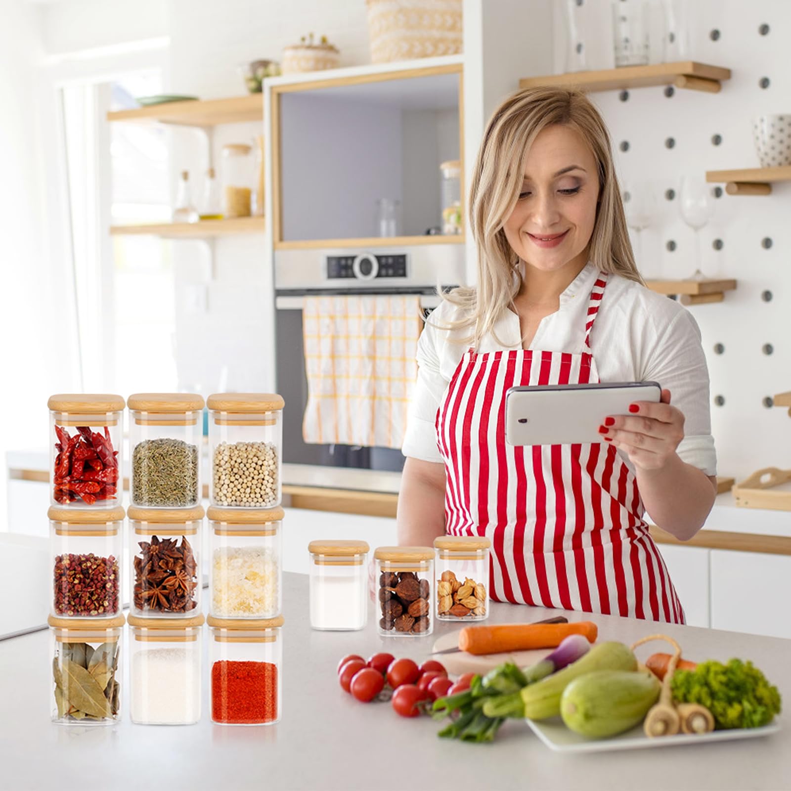 Solvant Lot de 12 Pot a Epices CarréS 200 ml HerméTiques avec Couvercle en Bois, pot Epices Verre, RéCipient à éPices, Ensemble de pots à éPices, Stockage d'éPices, Shaker à éPices, Stockage d'éPices