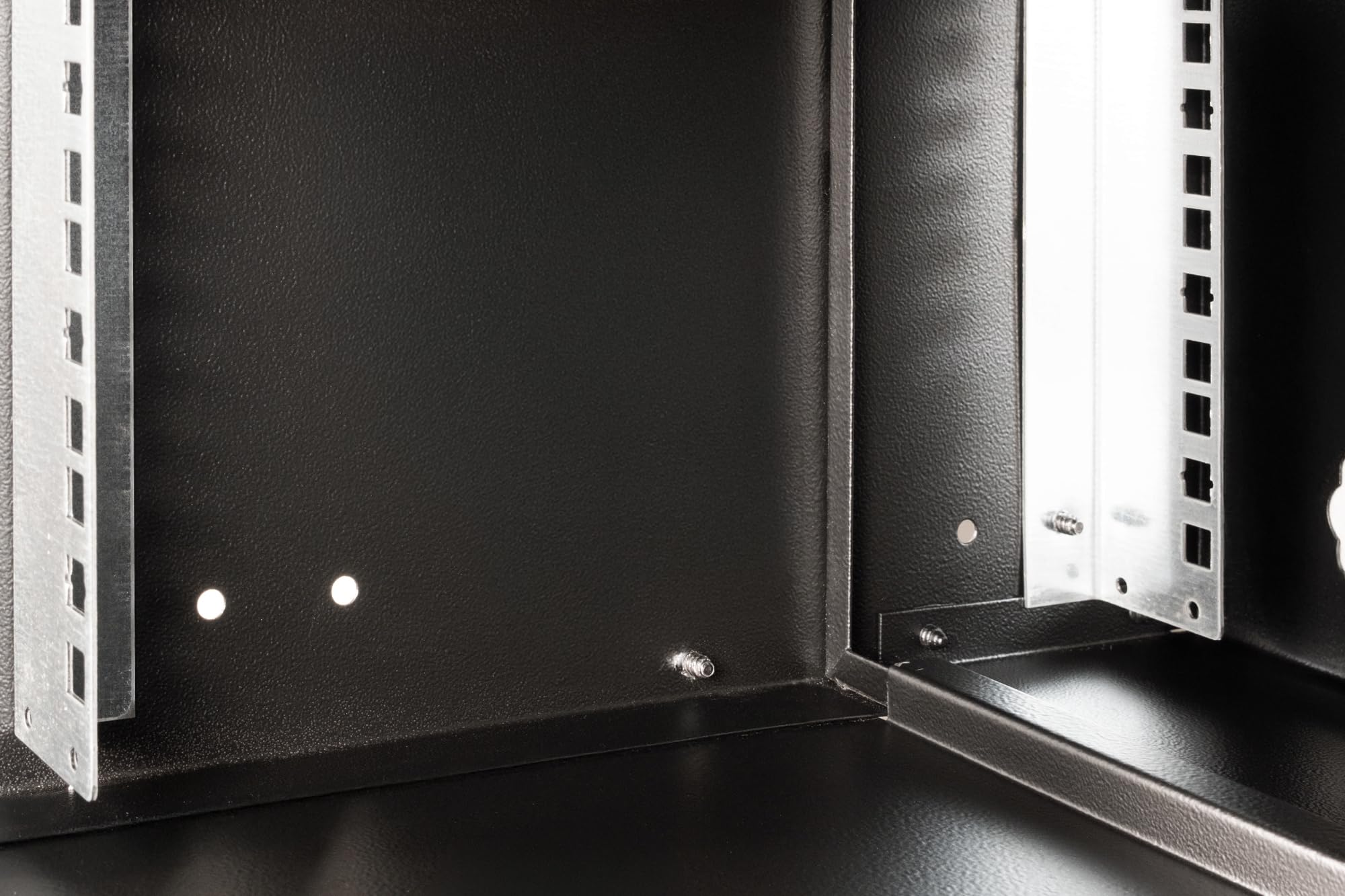 DIGITUS Armario de Red - Rack de 19" 4 U - sin Montar - Montaje en Pared - 400 mm de Profundidad - 327 mm de Profundidad útil - Capacidad de Carga 60 kg - Puerta de Cristal - Serie Soho Pro - Negro