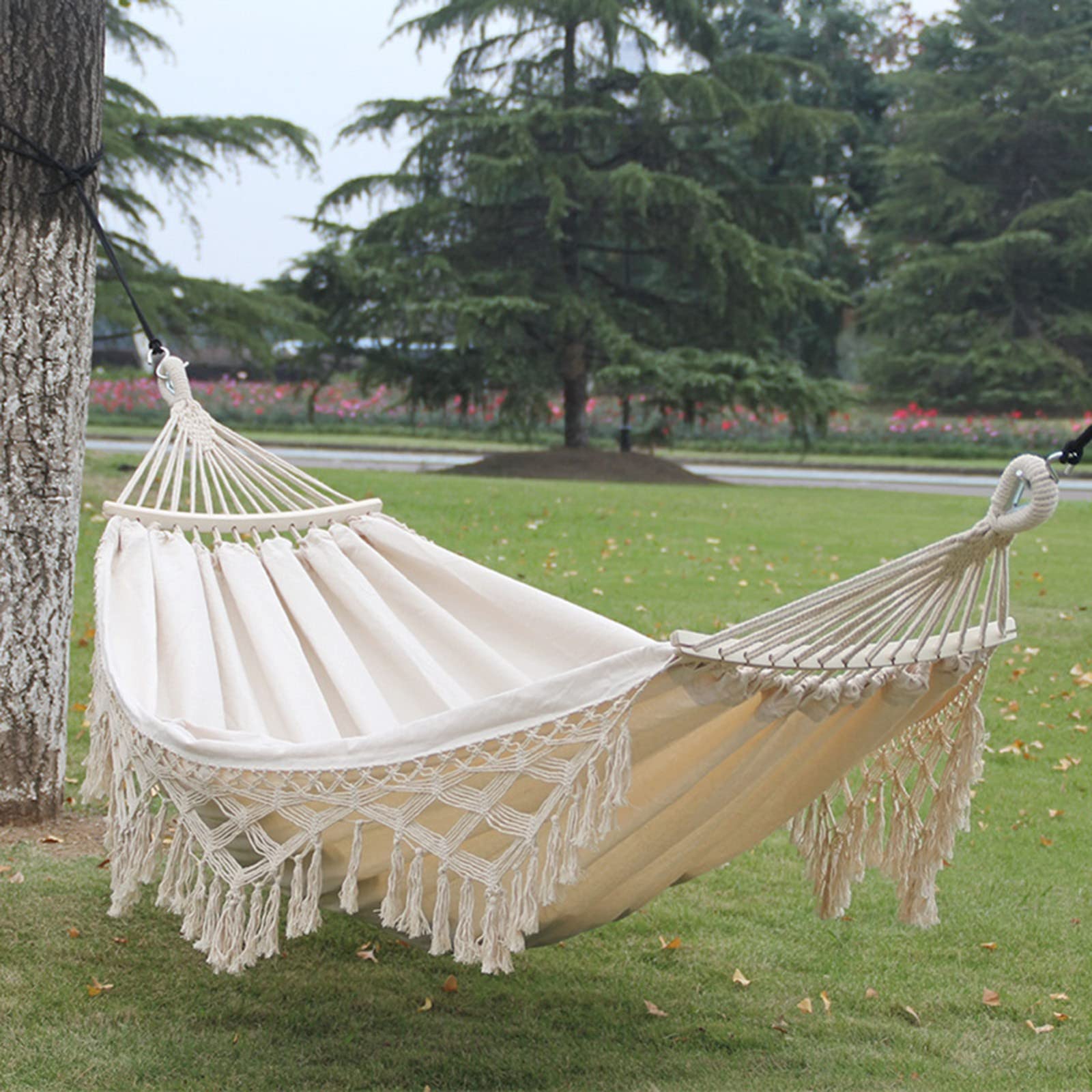 Hamac double en toile de coton avec pompons brésiliens et franges, barre d'épandage au crochet et sac de transport inclus Blanc