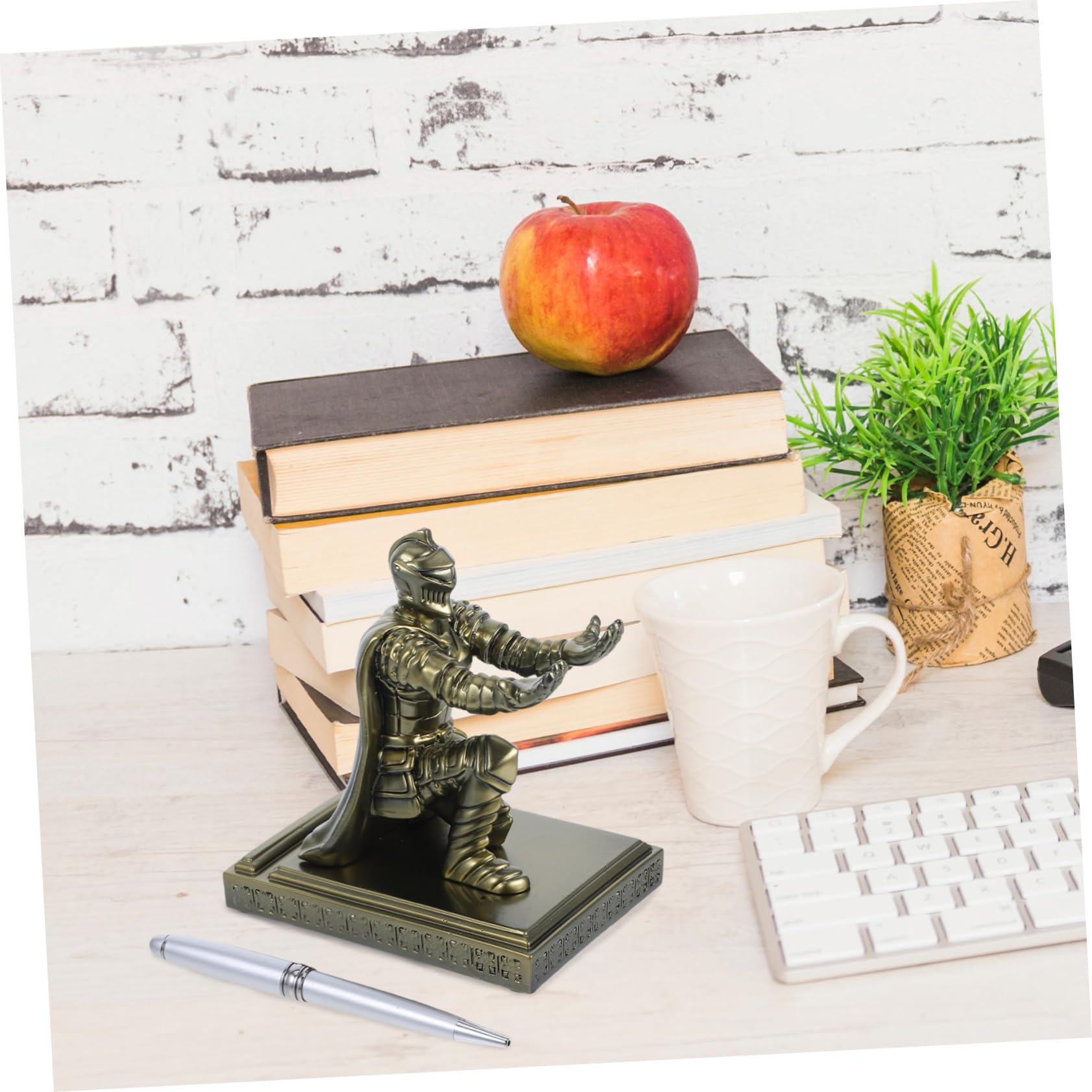 Portapenne Design Unico Retrò da Scrivania in Resina Cavaliere Medievale Base Stabile Accessori da Scrivania Multifunzionali e Decorativi per Ufficio e Casa