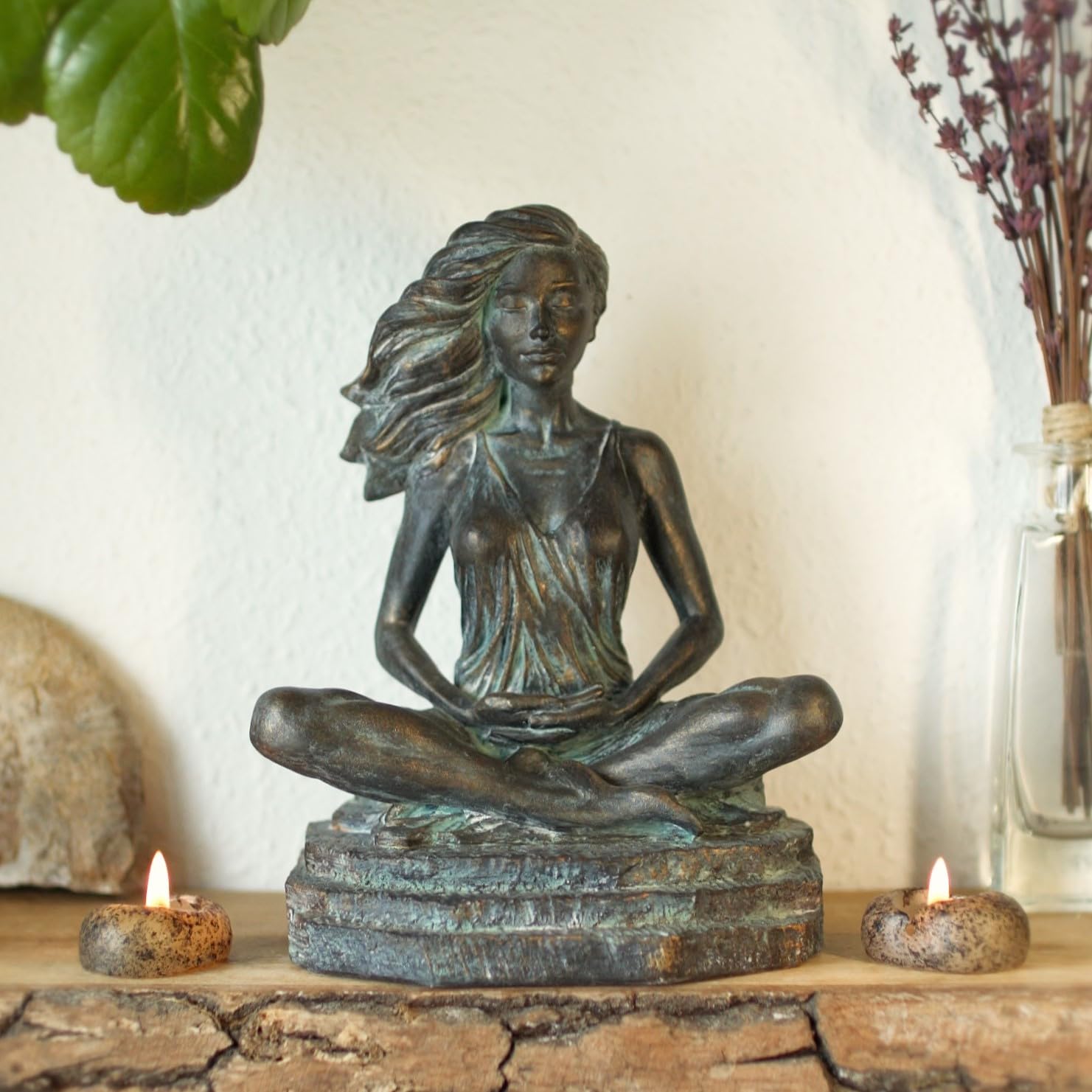 Adorno Figura, Figura de Mujer Yoga y meditación, Estatua Decorativa, Figura Femenina, Escultura Mujer meditando, decoración Zen, Figura Original, Arte en Resina acrílica. (Bronce óxido)