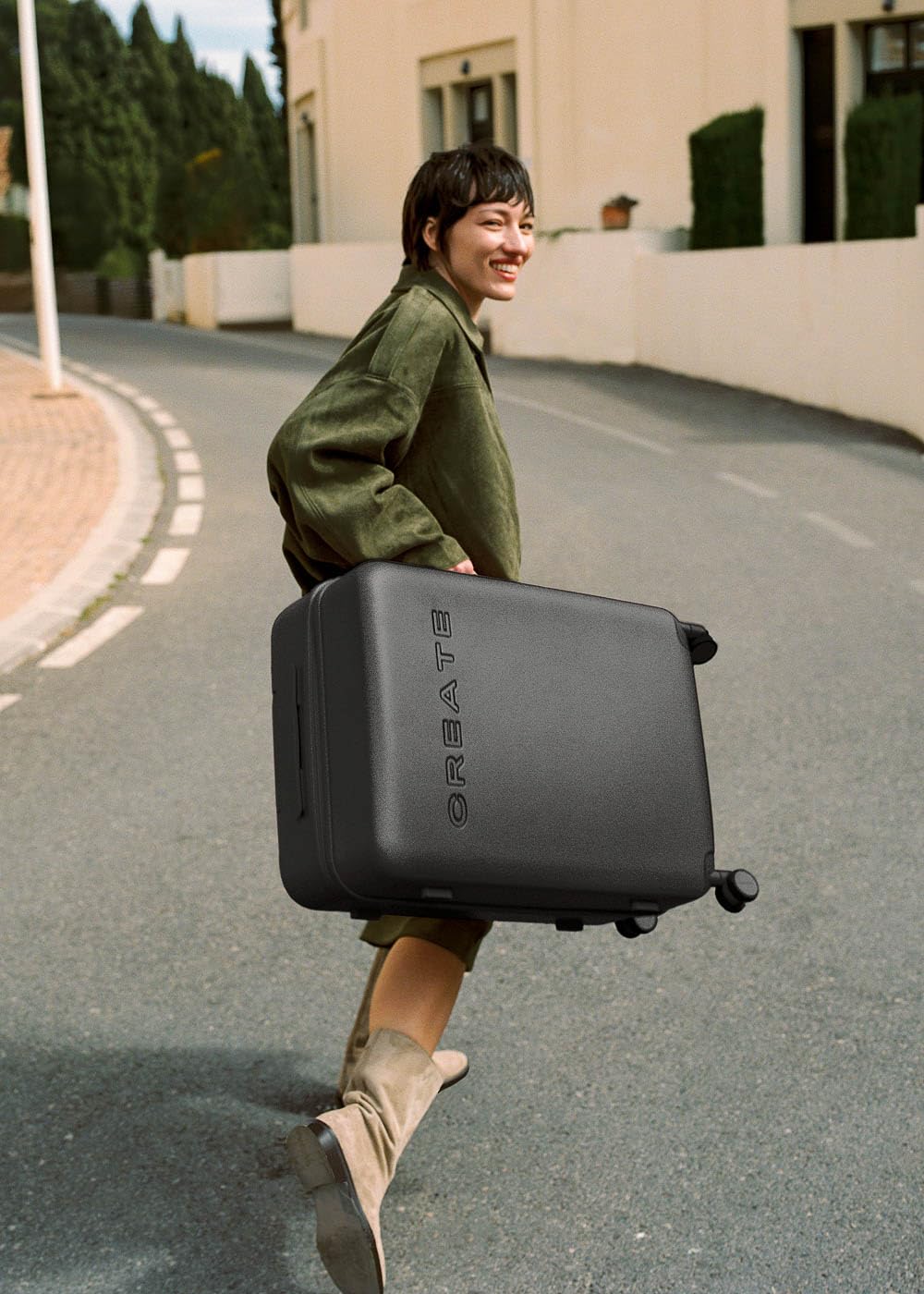 CREATE / LUGGAGE STUDIO/Valigia rigida in policarbonato nero / 47x27x66cm / Lucchetto TSA, 4 ruote doppie multidirezionali, materiali resistenti e durevoli