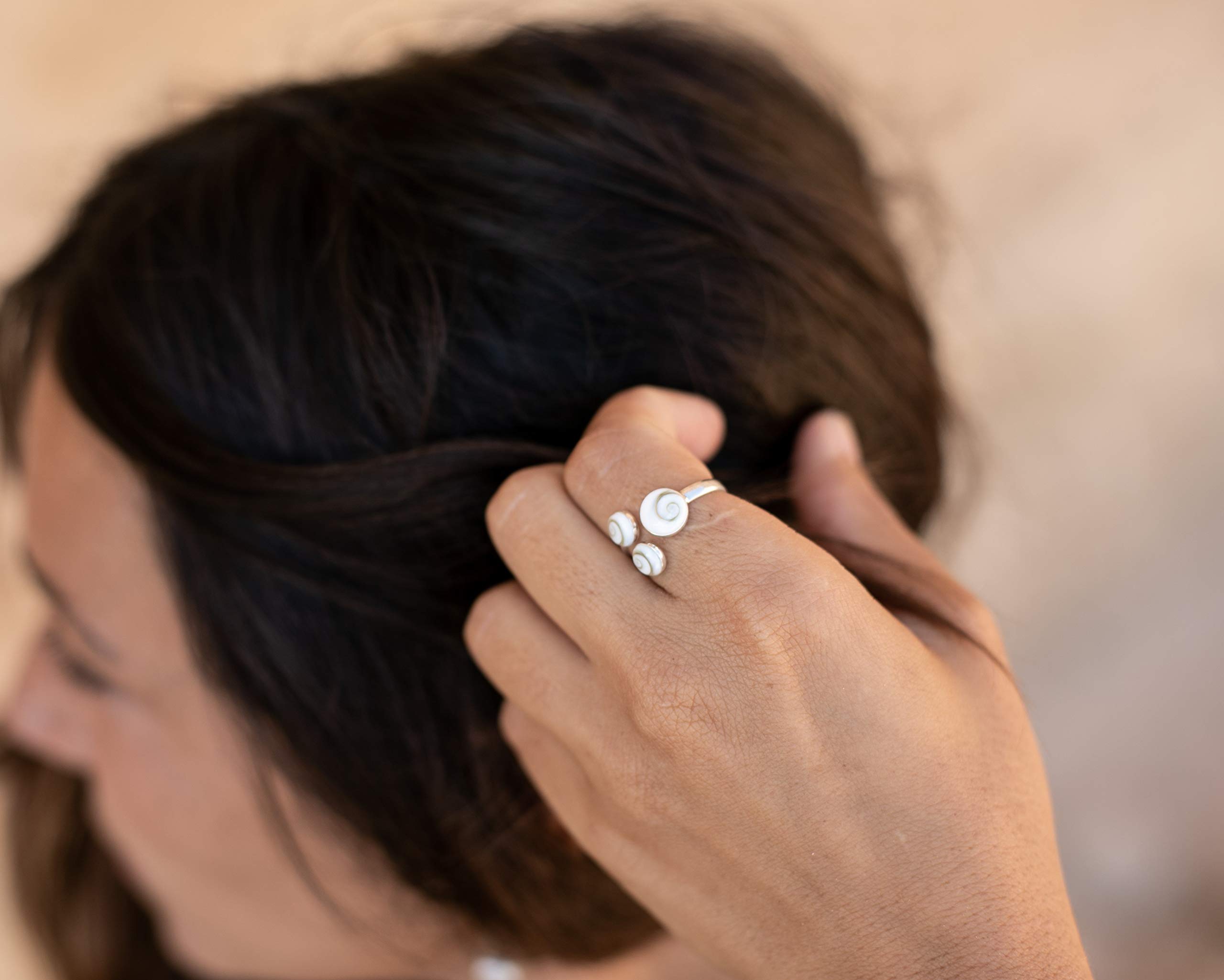 Anillo de Plata de Ley 925 para Mujer con Ojo de Shiva | Piedra de Santa Lucía | Concha Natural Marina Hecho a Mano | Ajustable, Antialérgico y Libre de Níquel