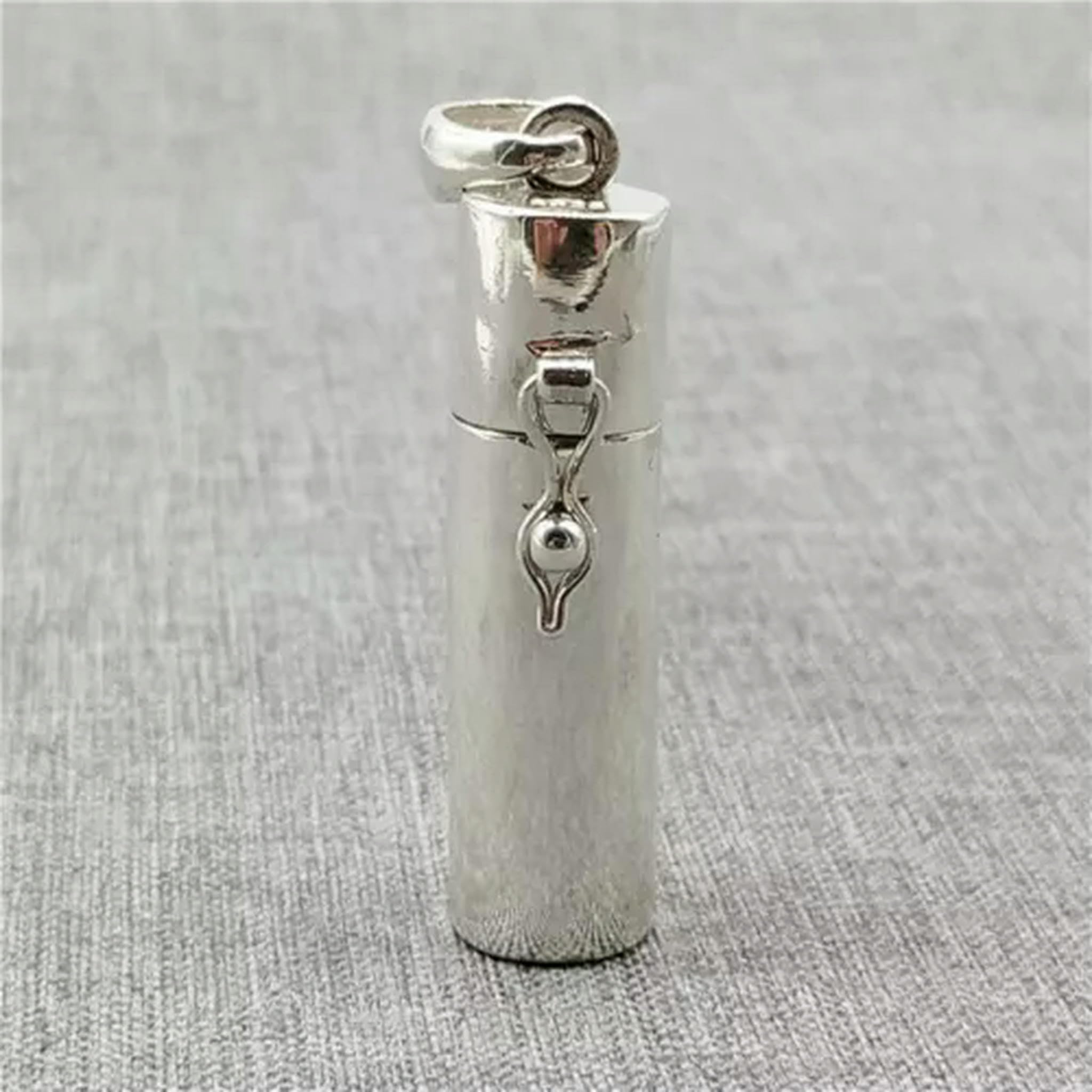 Colgante caja de oración en plata 925, el regalo perfecto con forma de relicario cilíndrico