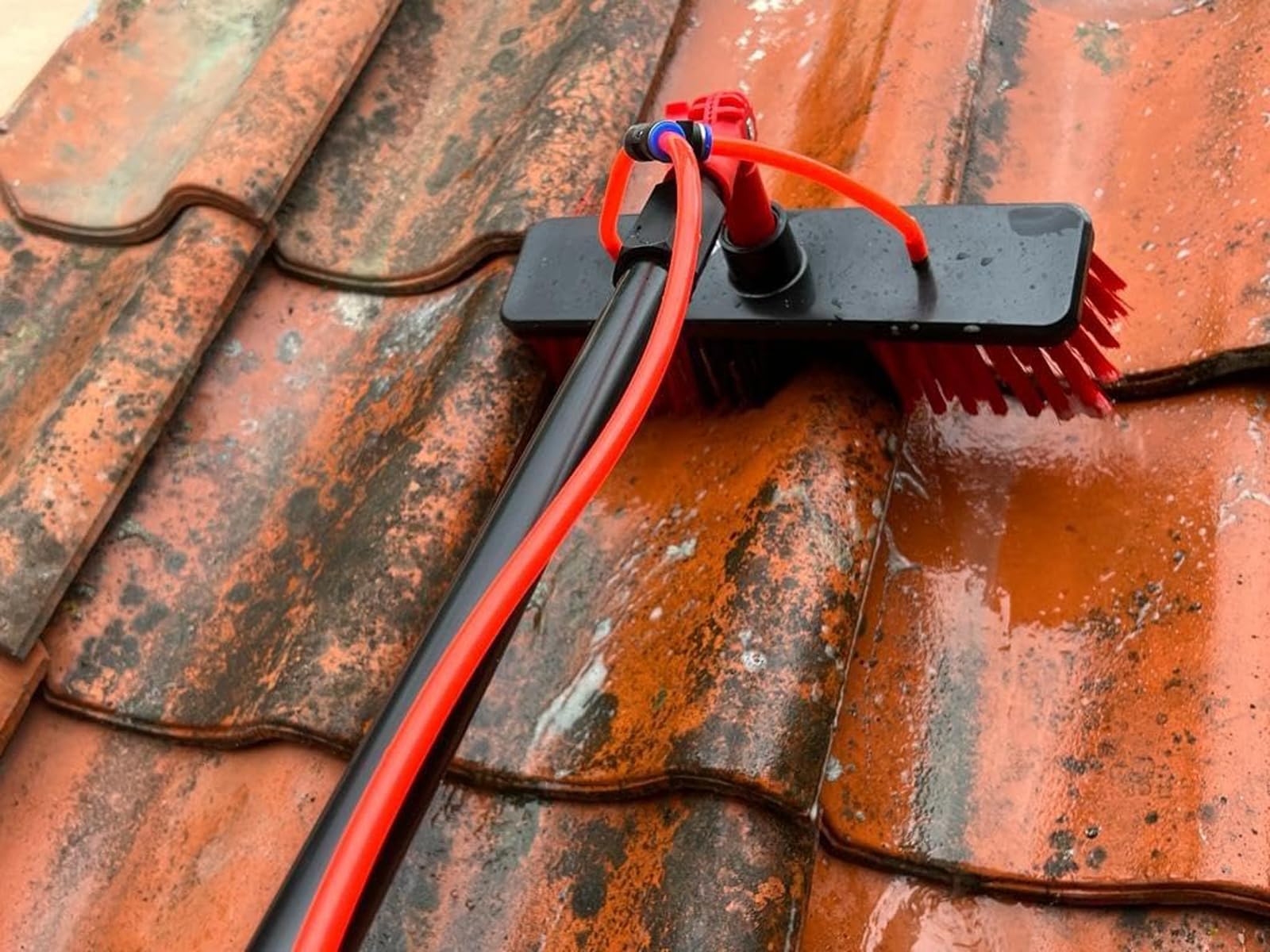 Solarpanel-Reinigungsbürsten-Set, Teleskop-Reinigungsstange, wasserbetriebener Teleskopstab, verstellbare Teleskopstange, kommt mit T-förmigem Bürstenkopf, Rakel und Reinigungsmittelflasche (55 cm