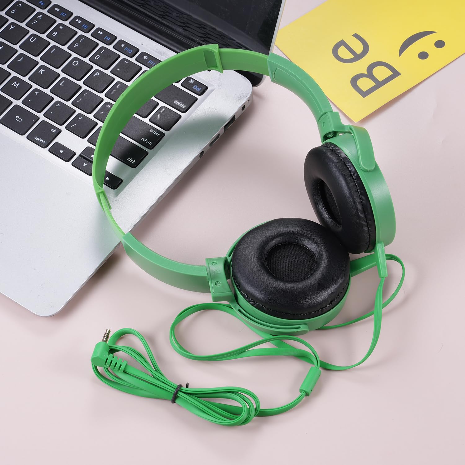 Paquete de 2 auriculares para niños para estudiantes de aula, auriculares con cable, juego de auriculares duraderos para niños, adolescentes, niños y adultos (LS450, verde y naranja)