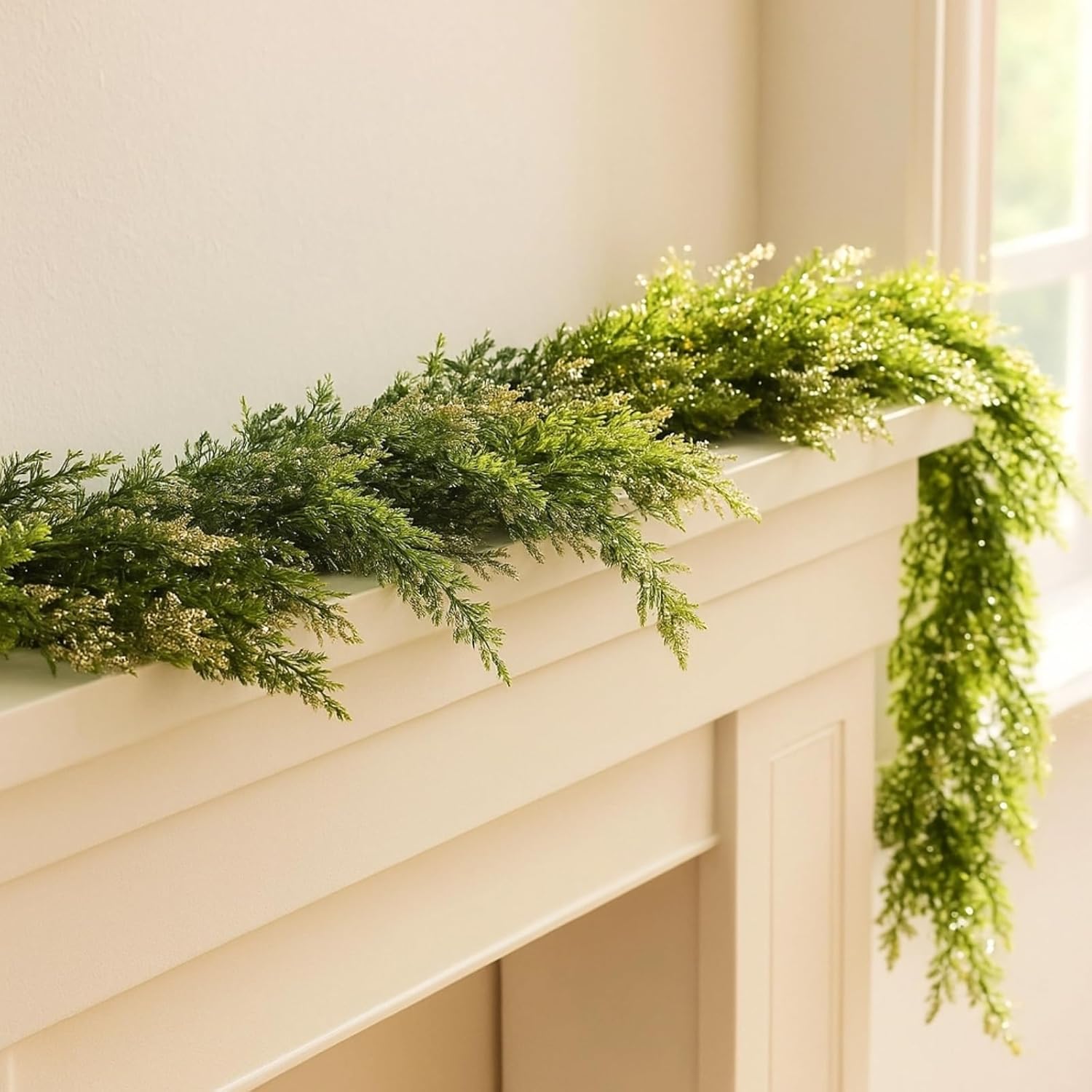 6フィート ゴールドグリッター ティップ シダーガーランド ウィンタークリスマスシダーガーランド 人工屋内外の杉のクリスマスガーラン