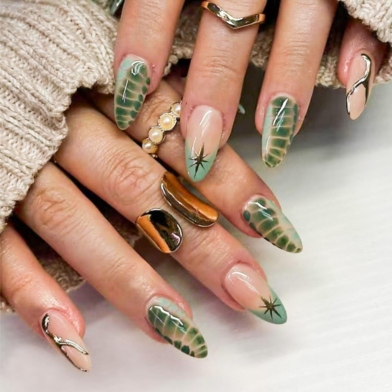 Green French Tip Press On Nails Star False Nails Medium Almond Glossy Artificial Acrylic Full Cover Nude Stick On Nails for Women Manicure 24Pcs