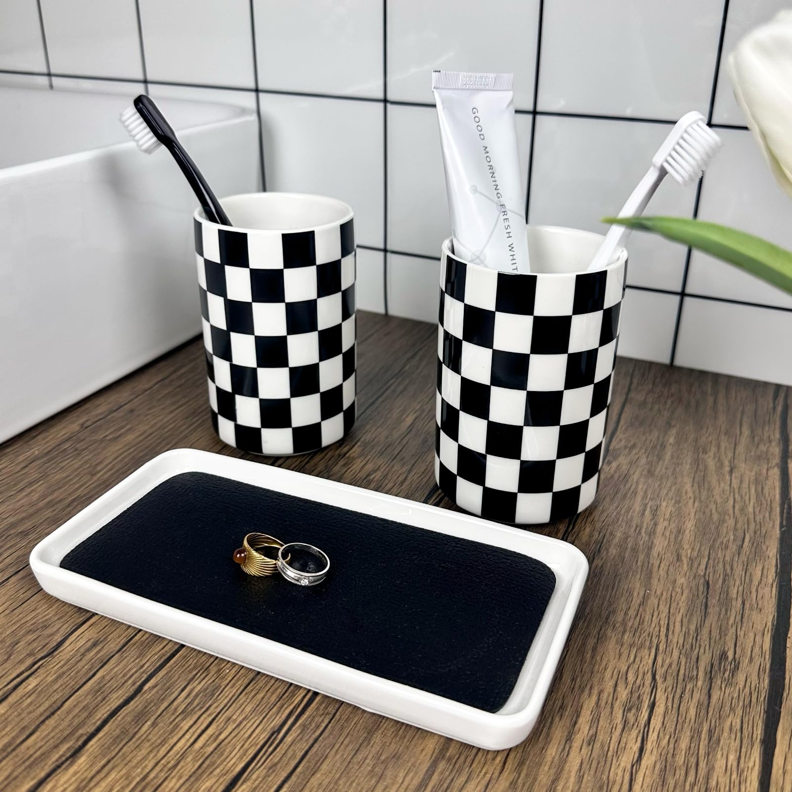 Zahnbürstenhalter für Badezimmer, Keramik-Zahnbürstenhalter mit Tablett für Badezimmer, niedliches Zahnbürsten- und Zahnpasta-Halter-Set, Heimbad, karierte Dekoration, schwarz und weiß