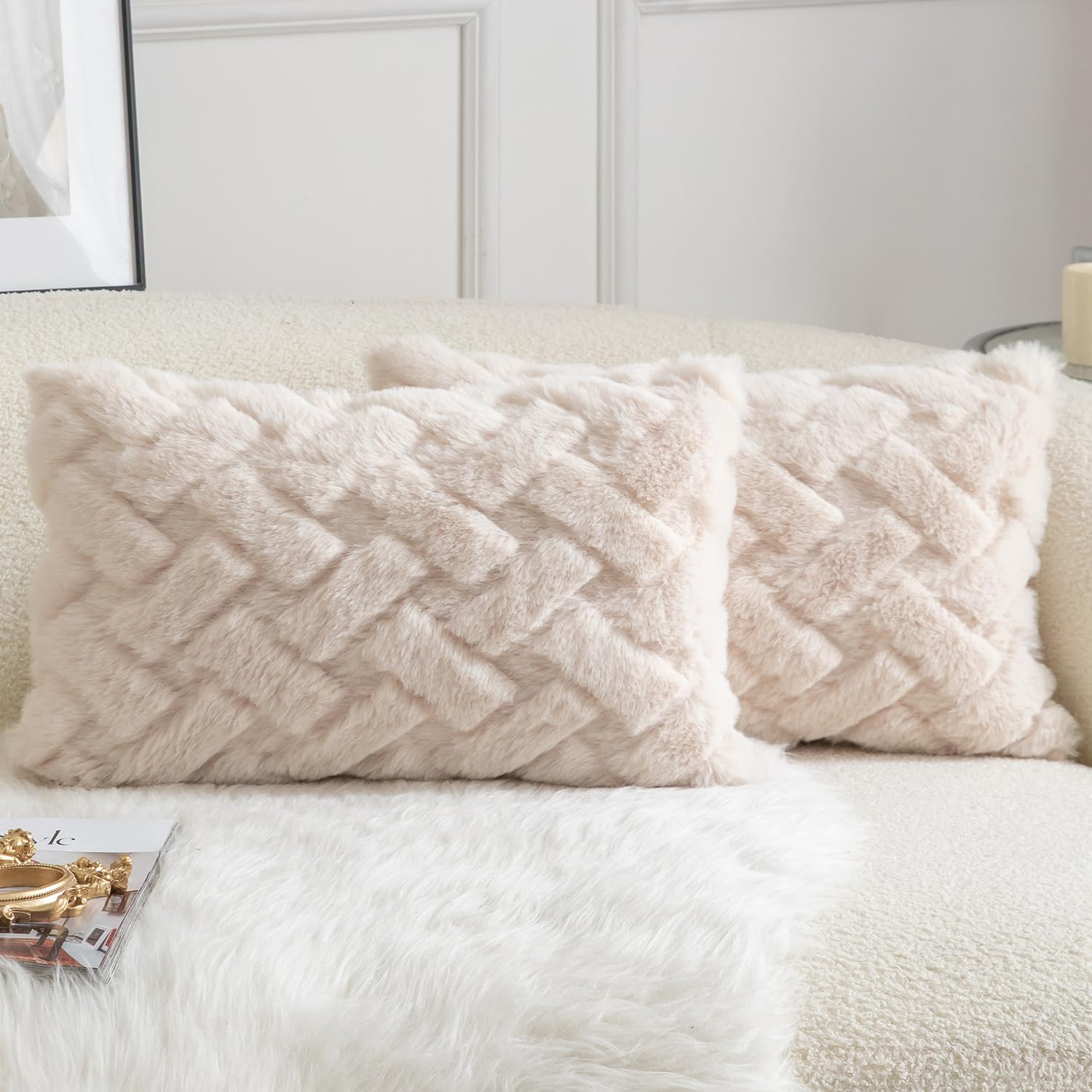 YAERTUN Set of 2 Decorative Cushion Covers Thick Plush Wool Pillows Covers Super Soft Luxury faux Rabbit Fur Velvet Throw Pillow Cases for Couch Sofa Bed Living Room 16x32 Inch 40x80 cm Beige