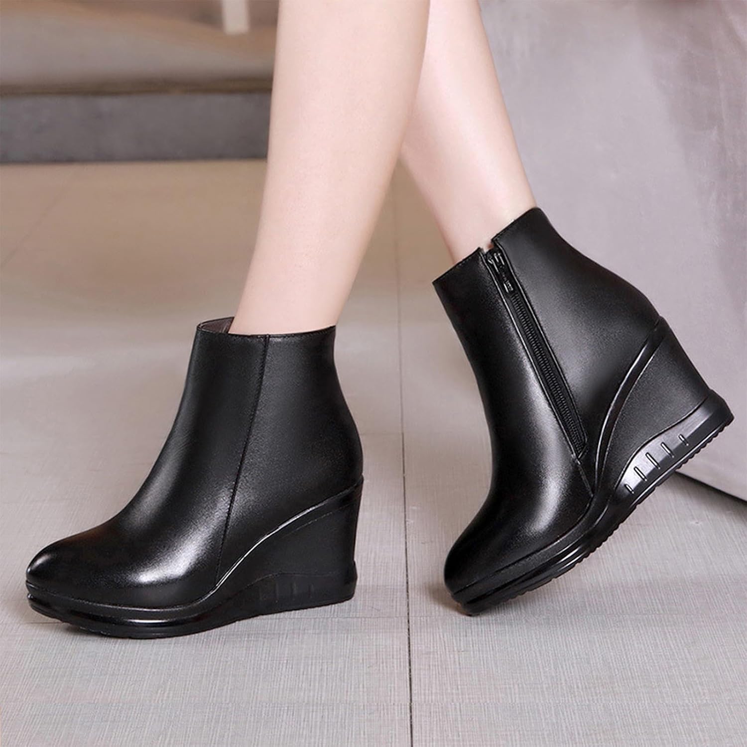 Women's Leather Platform Wedge Ankle Boots with Side Zipper Fashion Round Toe Warm Fur Lined Black Casual Booties Fall Winter Comfortable Dress Shoes
