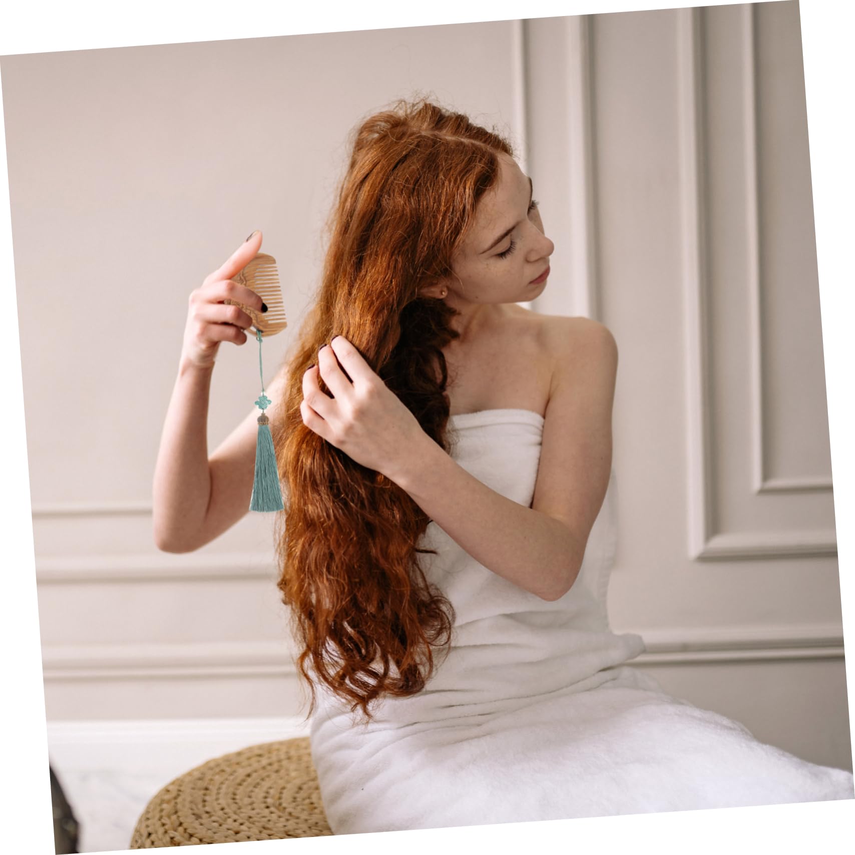 Peine Elegante de Madera de sándalo Tallada para peinar el Cabello Rizado (Multicolor, 7 x 6 x 0,60 cm)