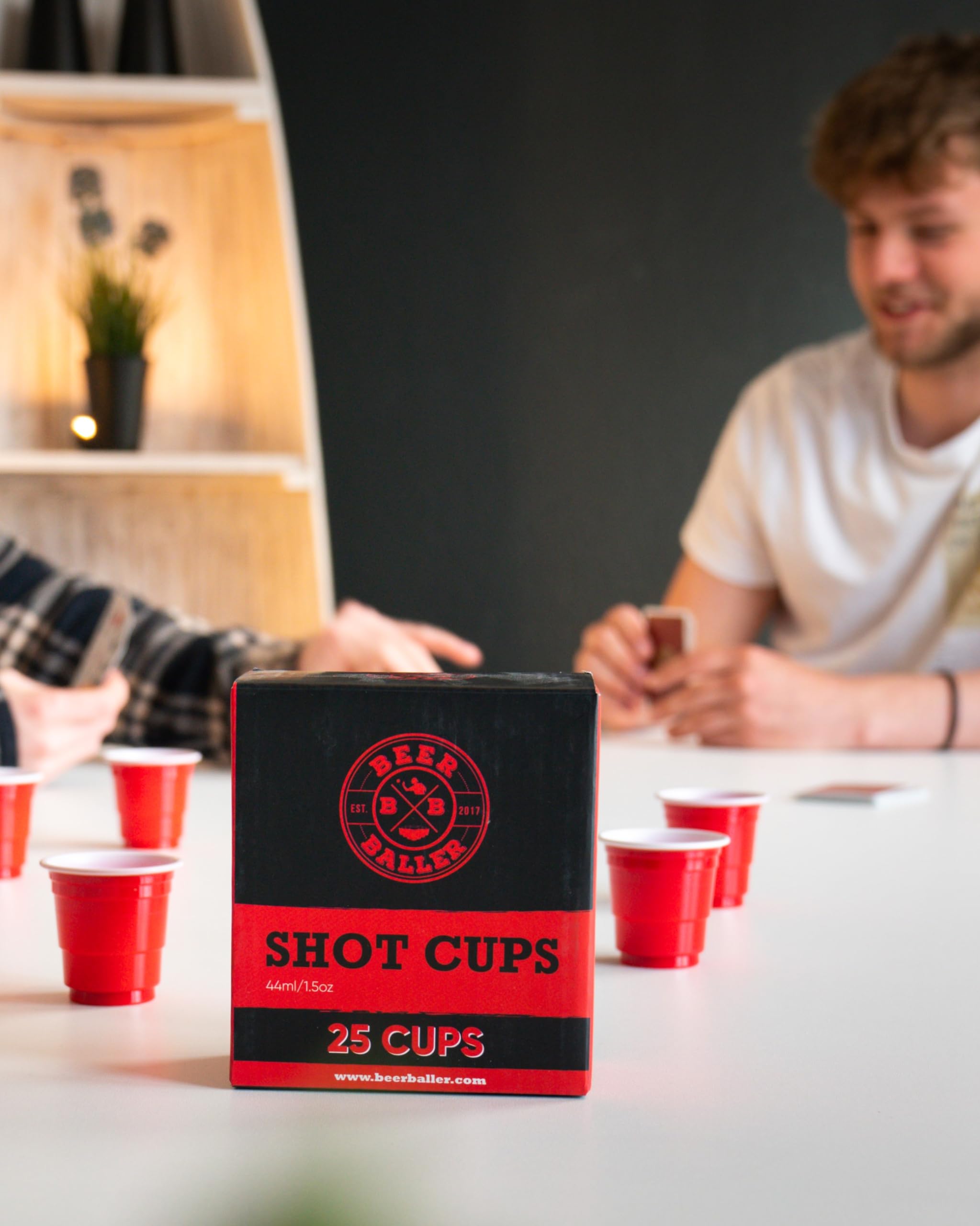 Shot Red Cups - 25 rote Shot Becher | 4cl | Retro American Schnapsgläser | wiederverwendbar & spülmaschinenfest | Rote Plastik Shotgläser | rote Partybecher
