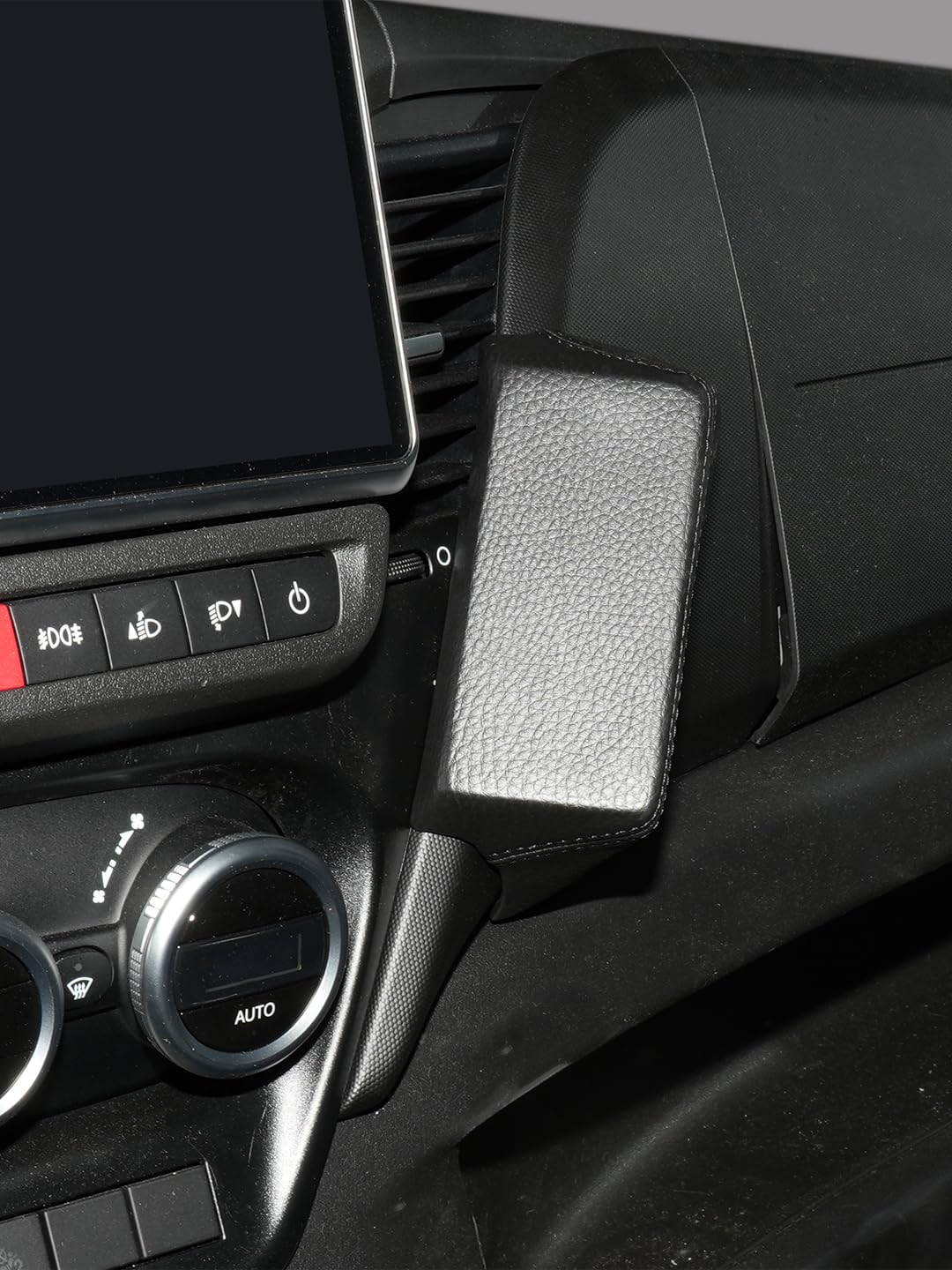 KUDA Leather Phone Mount Console – Fits Iveco Daily 2014 & 2019 (7525)