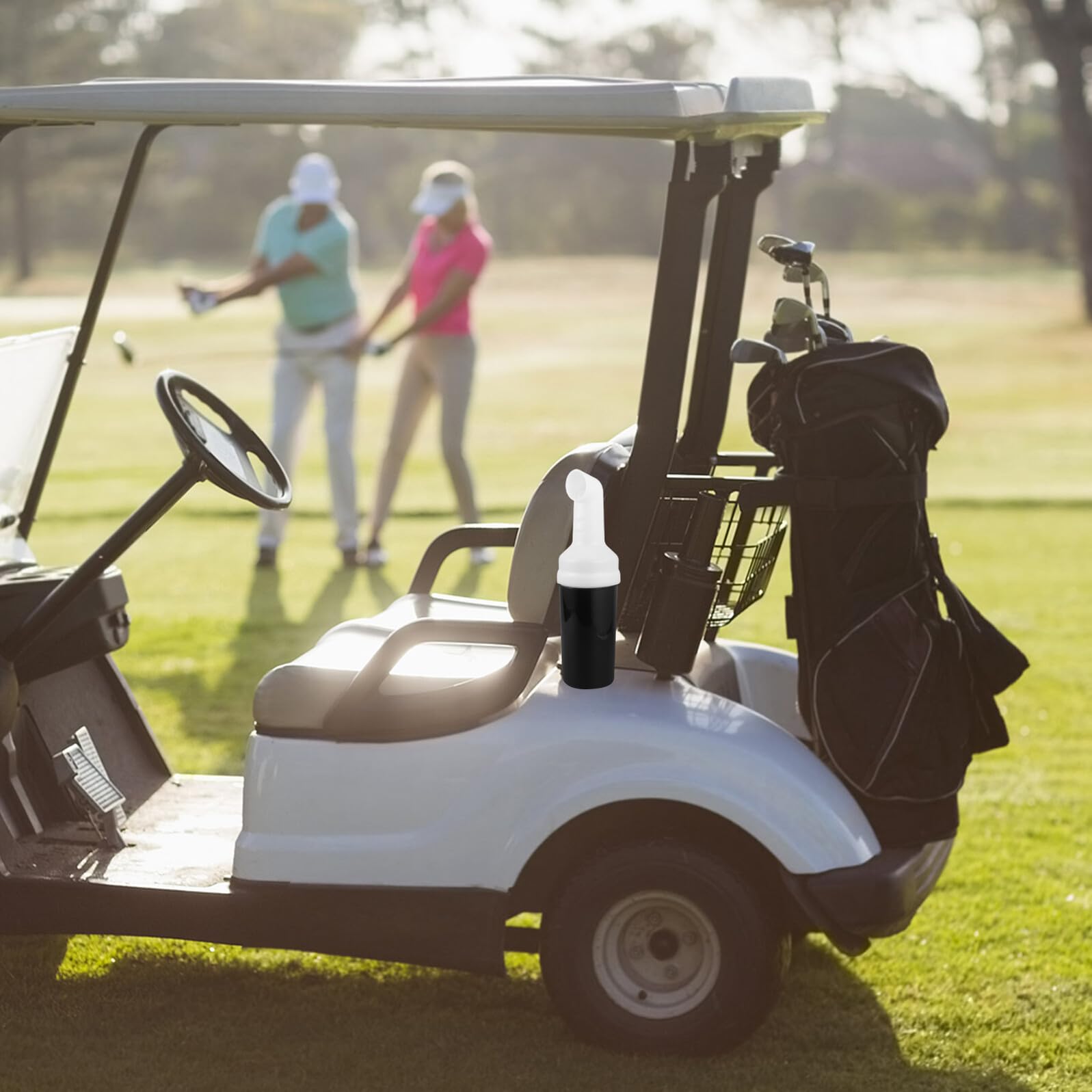 Golfflaschenhalter Sandflasche mit Halterung für Golfwagen Wetterfester Kunststoff Kleiner Sandbehälter ohne Bohren Praktisches Zubehör für Golfcart