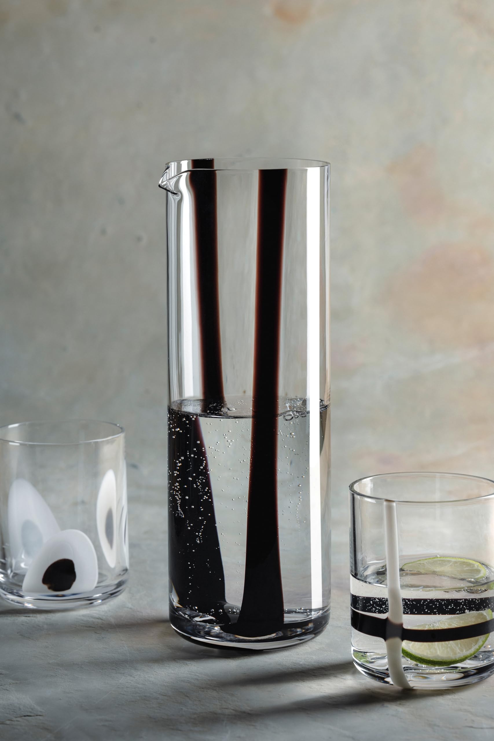 LEONARDO HOME BANDA NERA Jarra • 1 pieza • Jarra versátil • Cristal hecho a mano • Ideal para agua y zumo • Con boquilla • Elegante jarra de mesa • Diseño moderno • Altura 25 cm • Negro • 055292