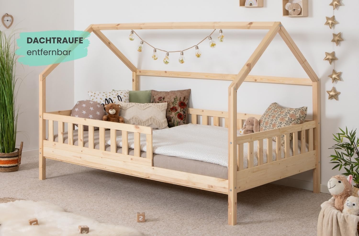 TiCAA Kinderbett Hausbett Kay 90x200 cm, 100x200 cm, 120x200 cm, 140x200 für Jungen & Mädchen, inkl. Rolllattenrost, Rausfallschutz variabel, Montessori Bett weiß aus Kiefer Massivholz