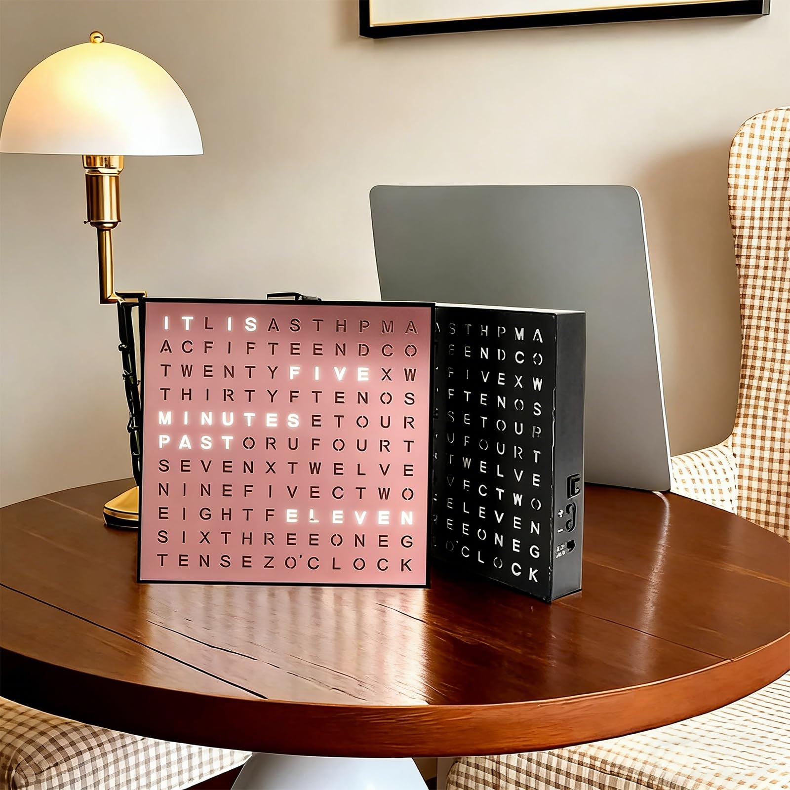Horloge numérique Lumineuse à LED avec Affichage de l'heure en Toutes Lettres, à Fixer au Mur ou à Poser, idéale pour la Nuit ou Les environnements Peu éclairés.(Gold)