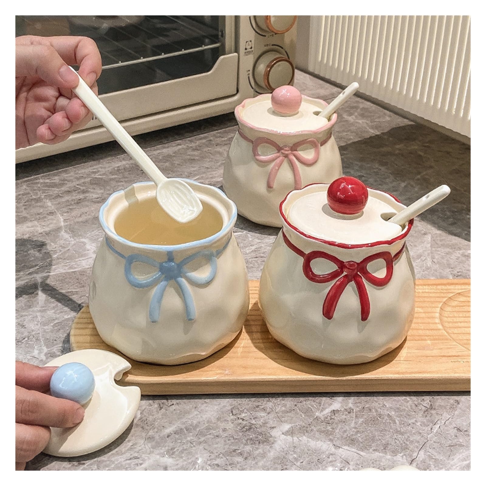 Tarro de ceramica con lazo para sal y especias | Para condimentos solidos, recipiente de cocina, 30*12*15cm, 900g(Pink Blue Red)