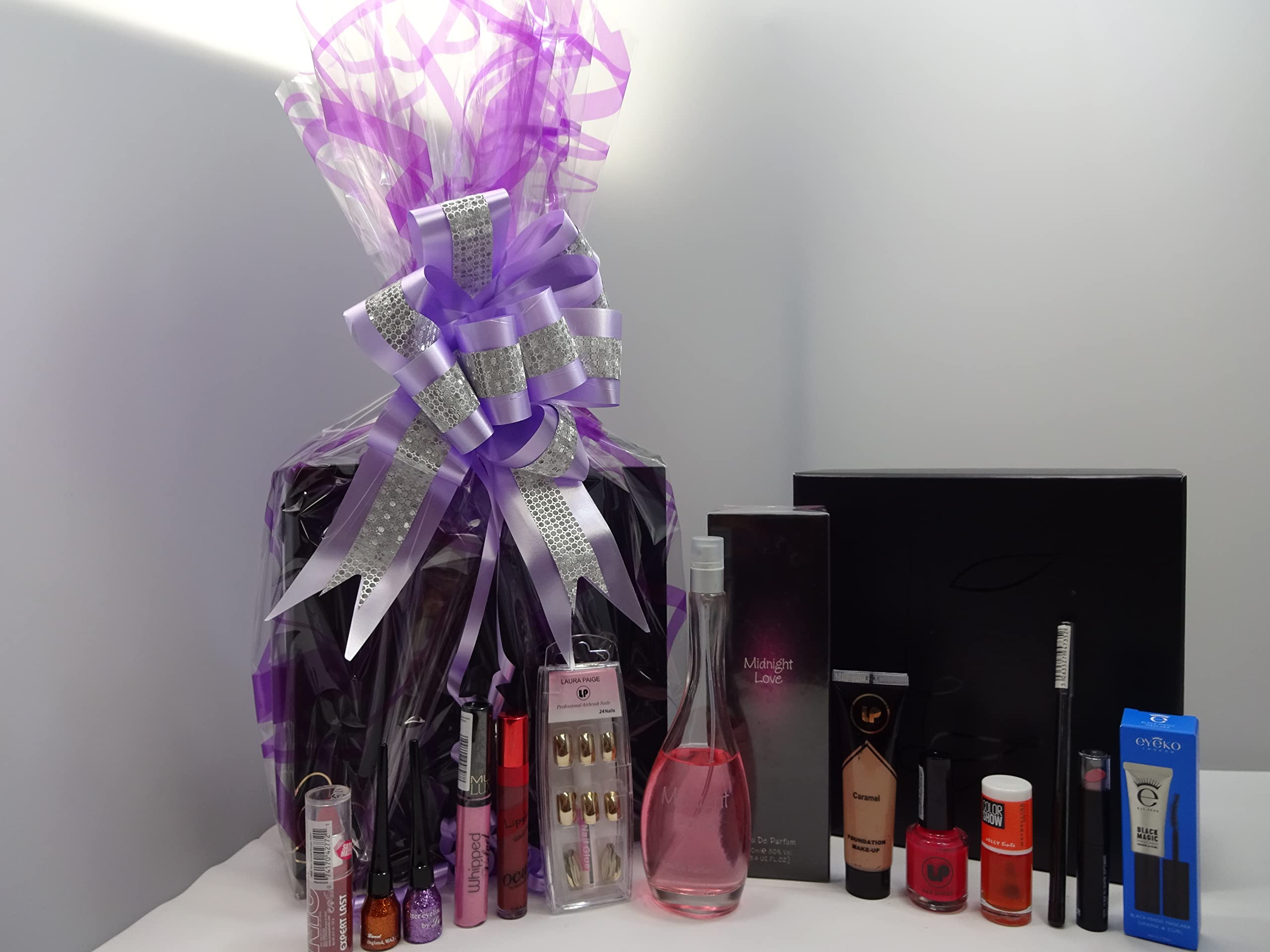 Buy Glory Cosmetics,100 Milliliters Perfume and Make Up Gift Hamper