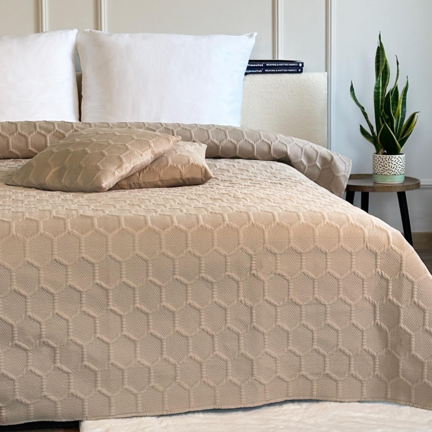 Euromat Tagesdecke Steppdecke Bettüberwurf Gesteppte Zweiseitig Tagesdecke mit 2 Kissenbezüge 40x40 cm- (Beige- Parla 3 D, 180x220 cm) Küche, Haushalt & Wohnen