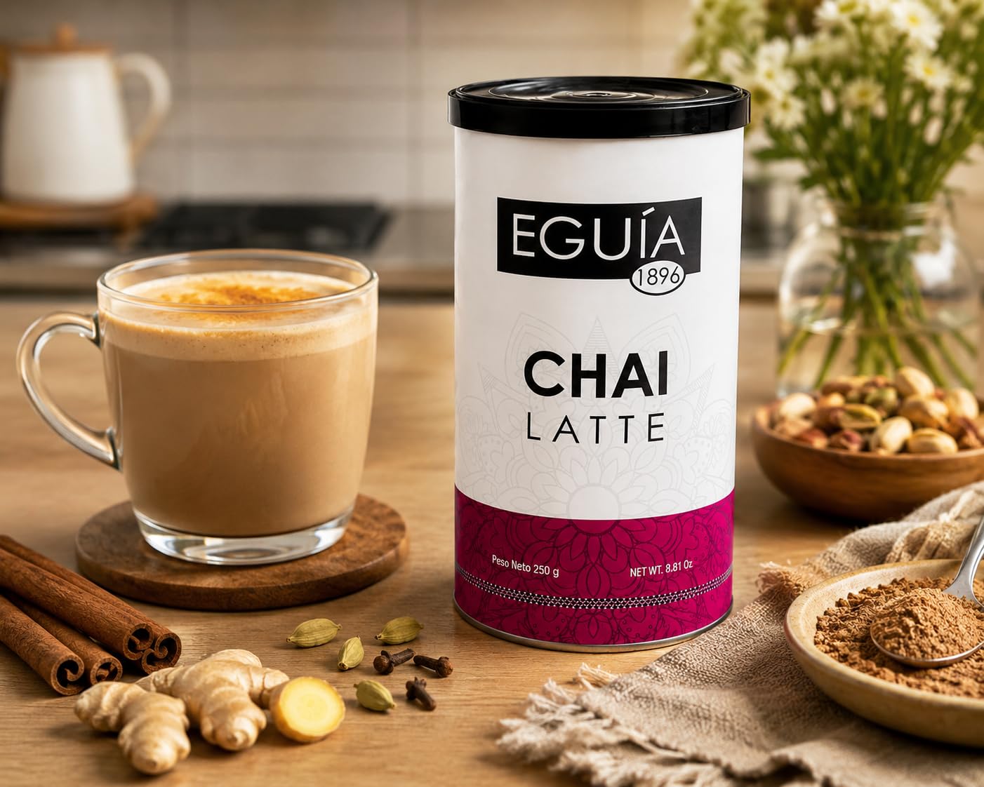 EGUIA Chai Latte en Polvo Cremoso - Pack 2x250g - Te Chai Latte Instantaneo y Soluble - Bebida Especiada Estilo Cafeteria - Preparado Gourmet con Especias Aromaticas Premium