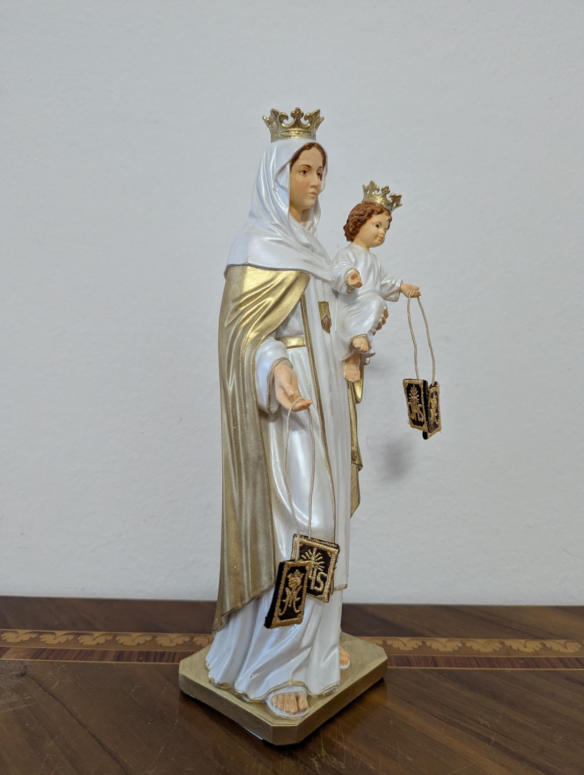 OVUNQUE PROTEGGIMI Statua Madonna del Carmine 30 cm, in Resina dipinta a mano con Scapolari in stoffa, Prodotto Artigianale Italiano