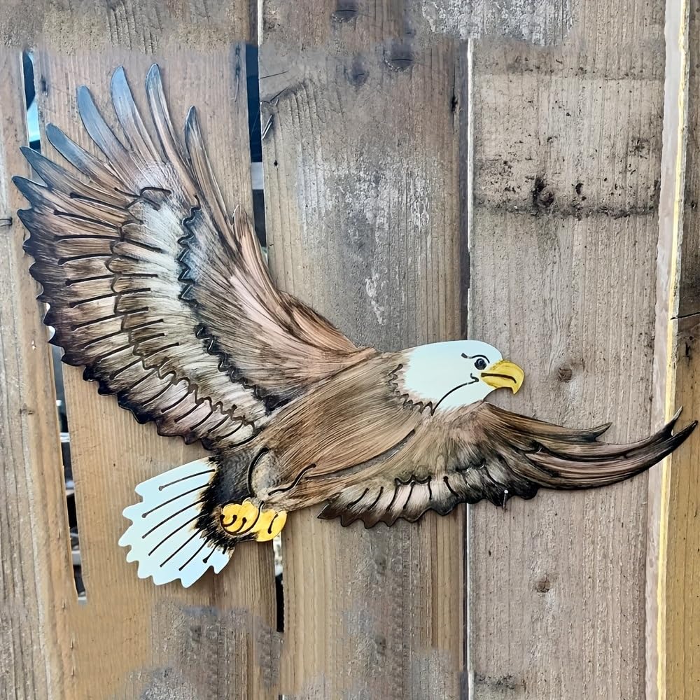 Décoration murale abstraite en métal pour raviver un mur extérieur vide