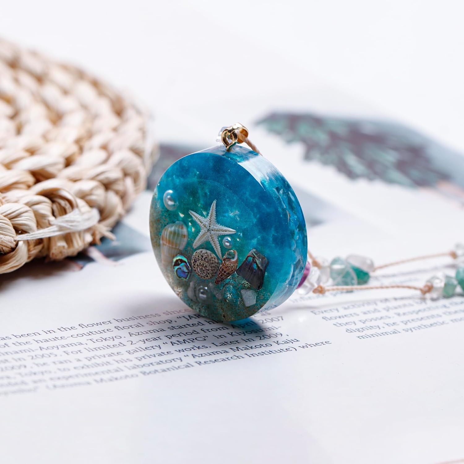 Da Piao Liang Ocean Theme Resin Pendant Necklace, Starfish and Seashell Design, 27.6-31.5" Adjustable Chain, Blue Apatite, 0.7oz