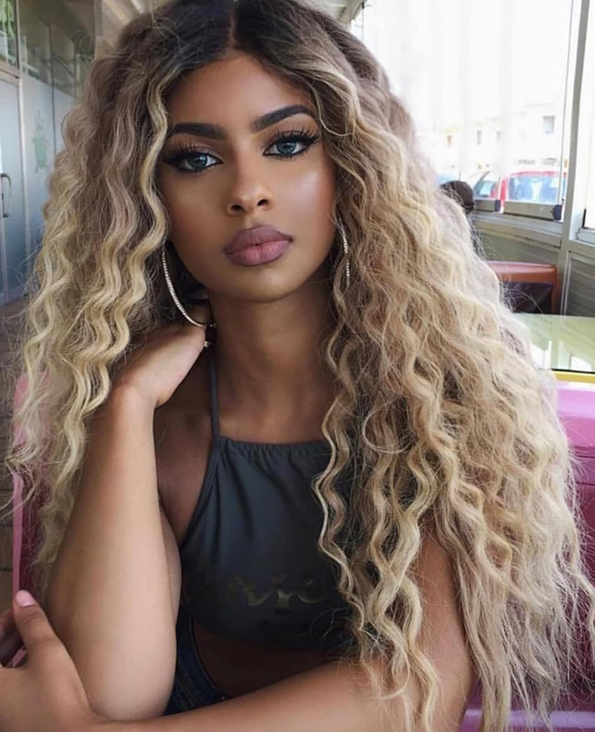 Fencca Ombre Blonde Long Curly Wigs for Women Heat Synthetic Curly Hair Wavy Full Wig Middle Part Natural Looking Wig Blonde(with scalp)