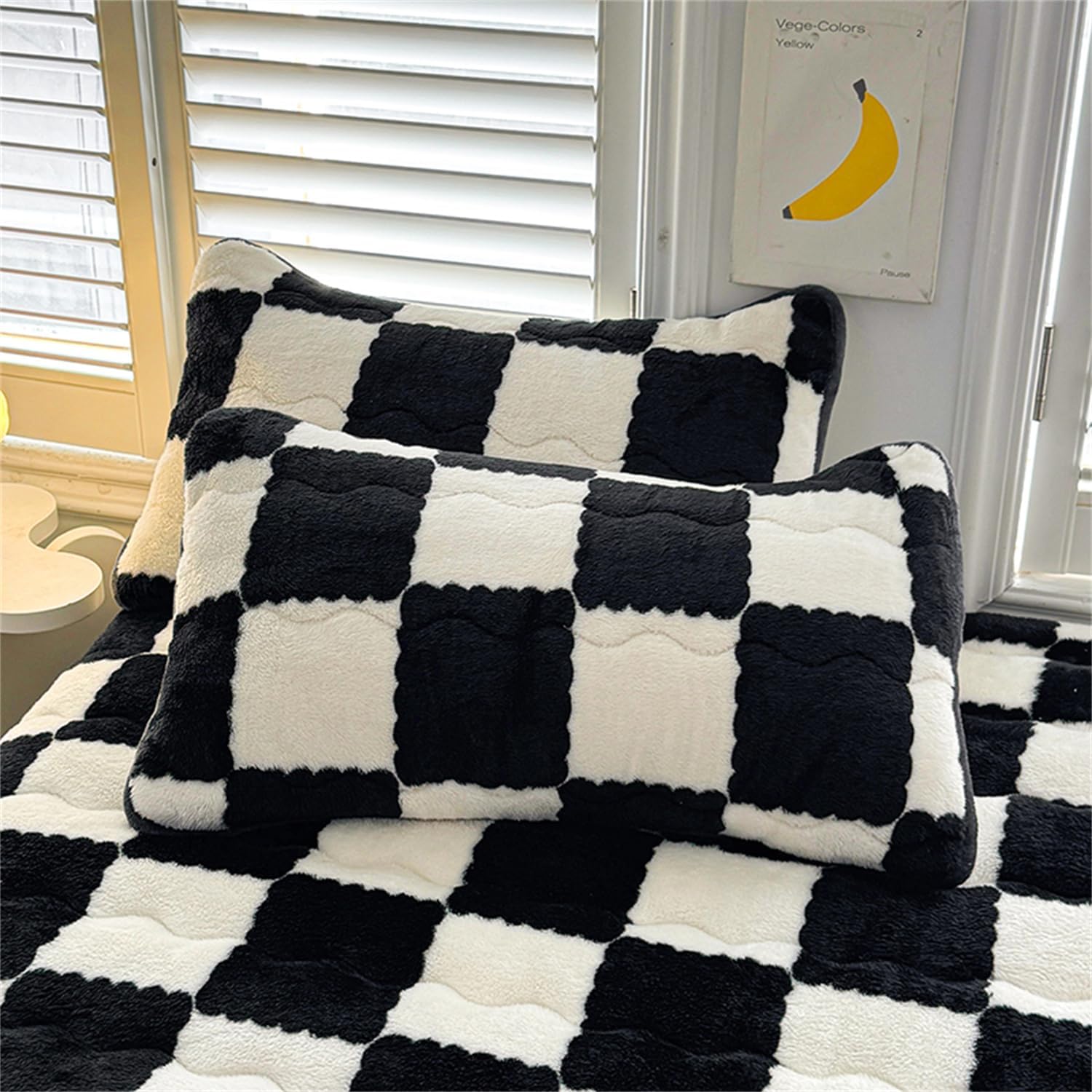 Flannel Velvet Bed Sheet, Checkerboard Mattress Protector, Breathable Soft Mattress Pad Cover with Deep Pocket for 6-18 inches Mattress, Suitable for Season (Black,Full)
