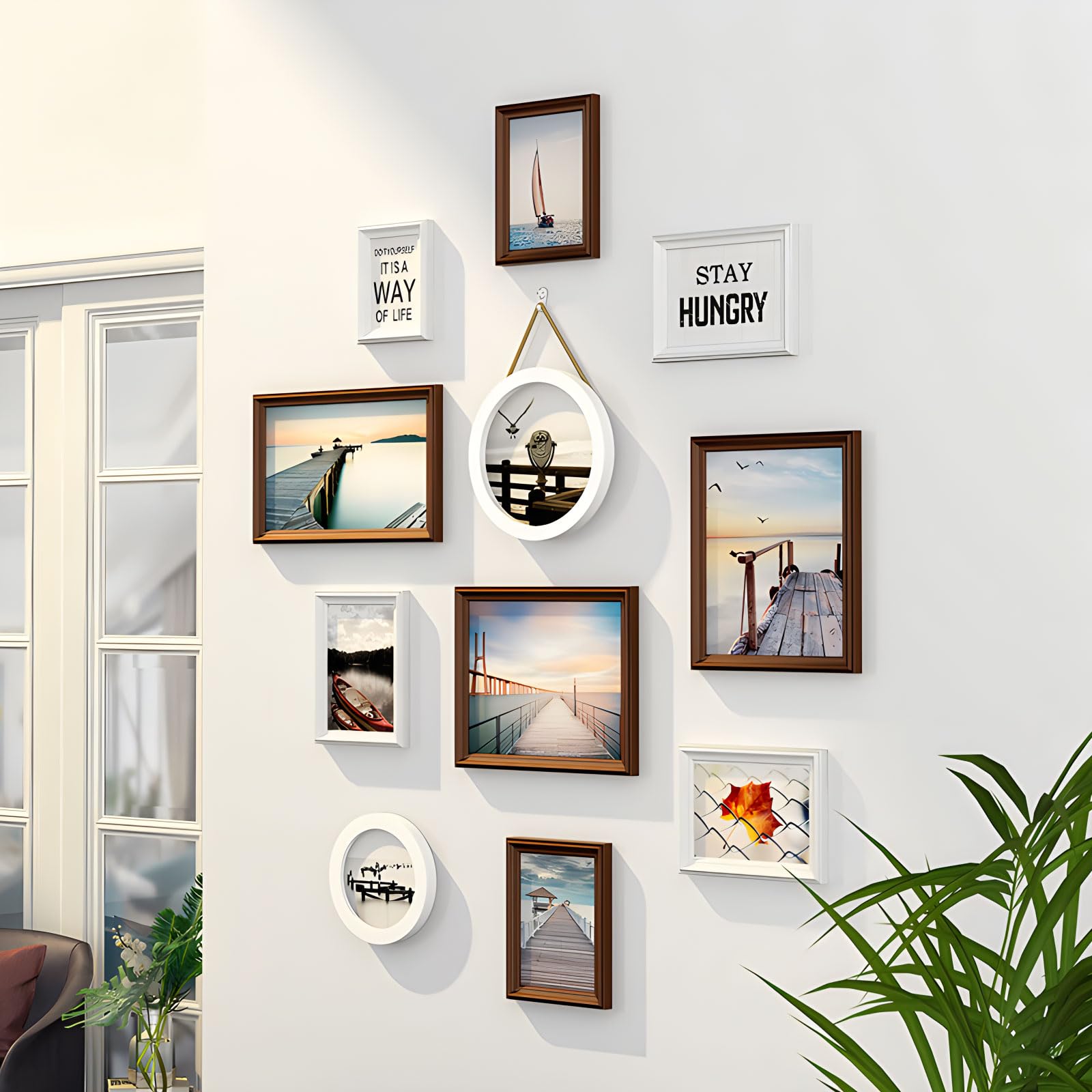 Cadres photo de collage pour habiller un mur vide de couloir