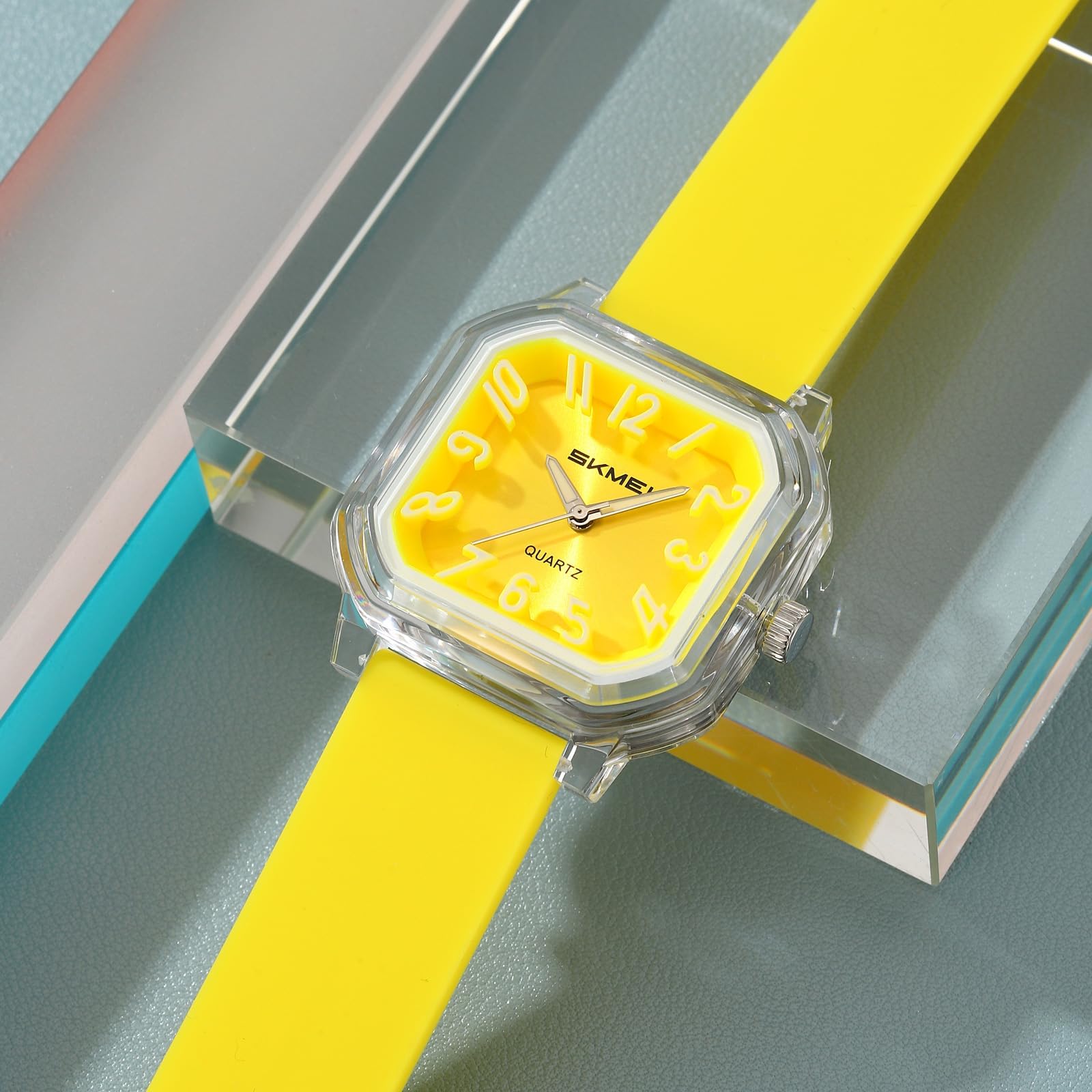 Gosasa Orologio da polso da donna al quarzo, con numeri arabi, facile da leggere, quadrante quadrato, analogico, colorato, cinturino in silicone, stile casual