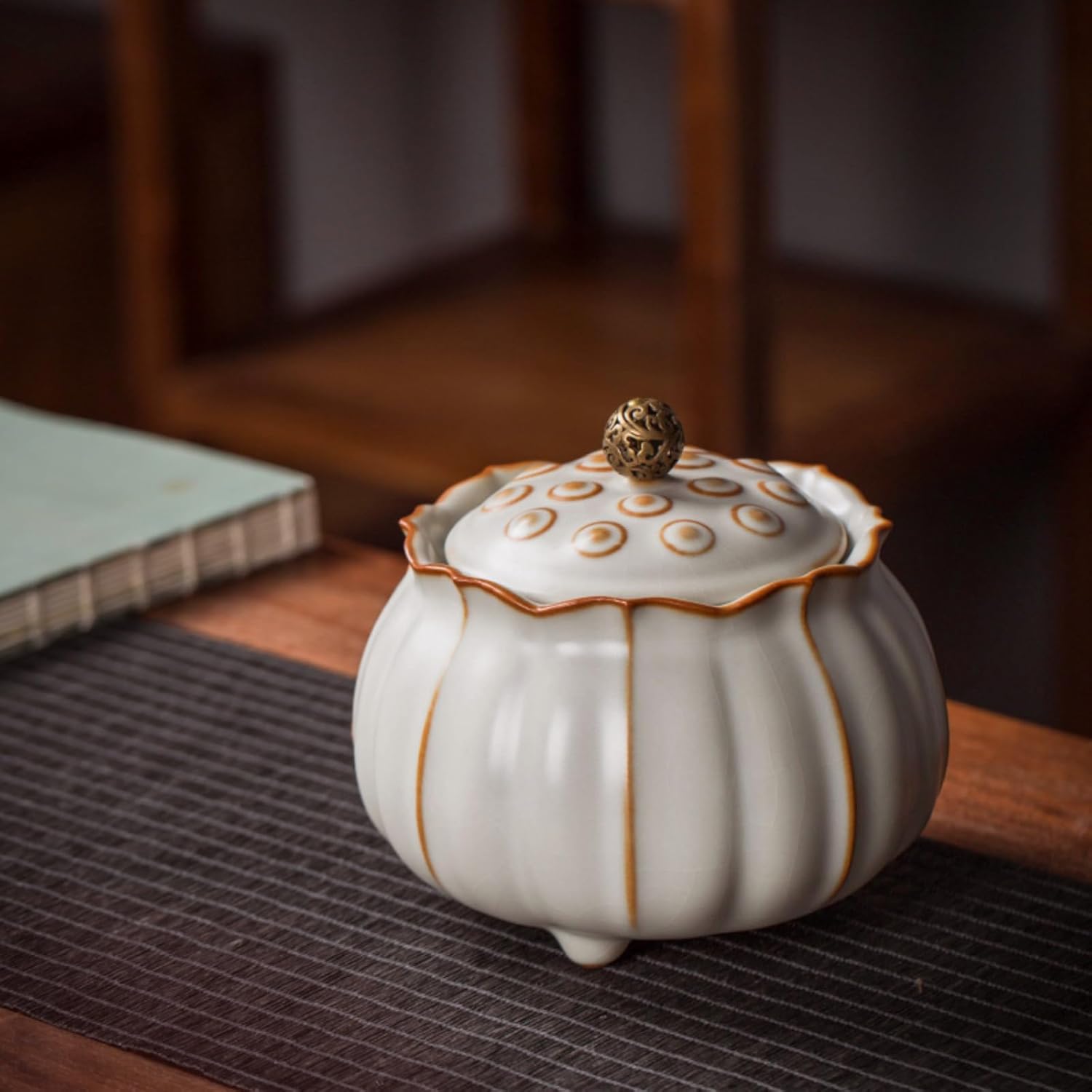 Ceramics Tea Canister Beige, 680ml 23.2oz, Sealed Jar Storage Tank Sealed Cans Tea Storage Canister