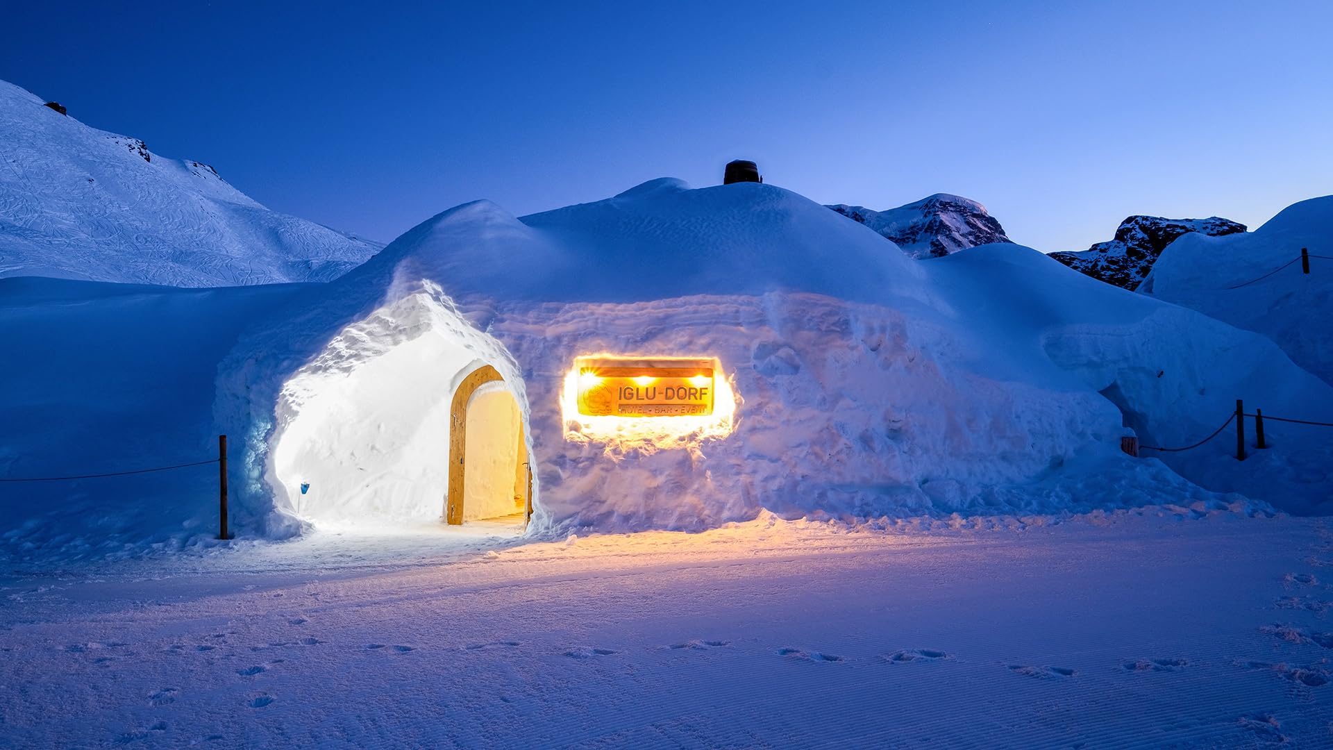 JOCHEN SCHWEIZER Geschenkgutschein: Übernachtung im Romantik-Iglu Zermatt für 2 (1 Nacht)