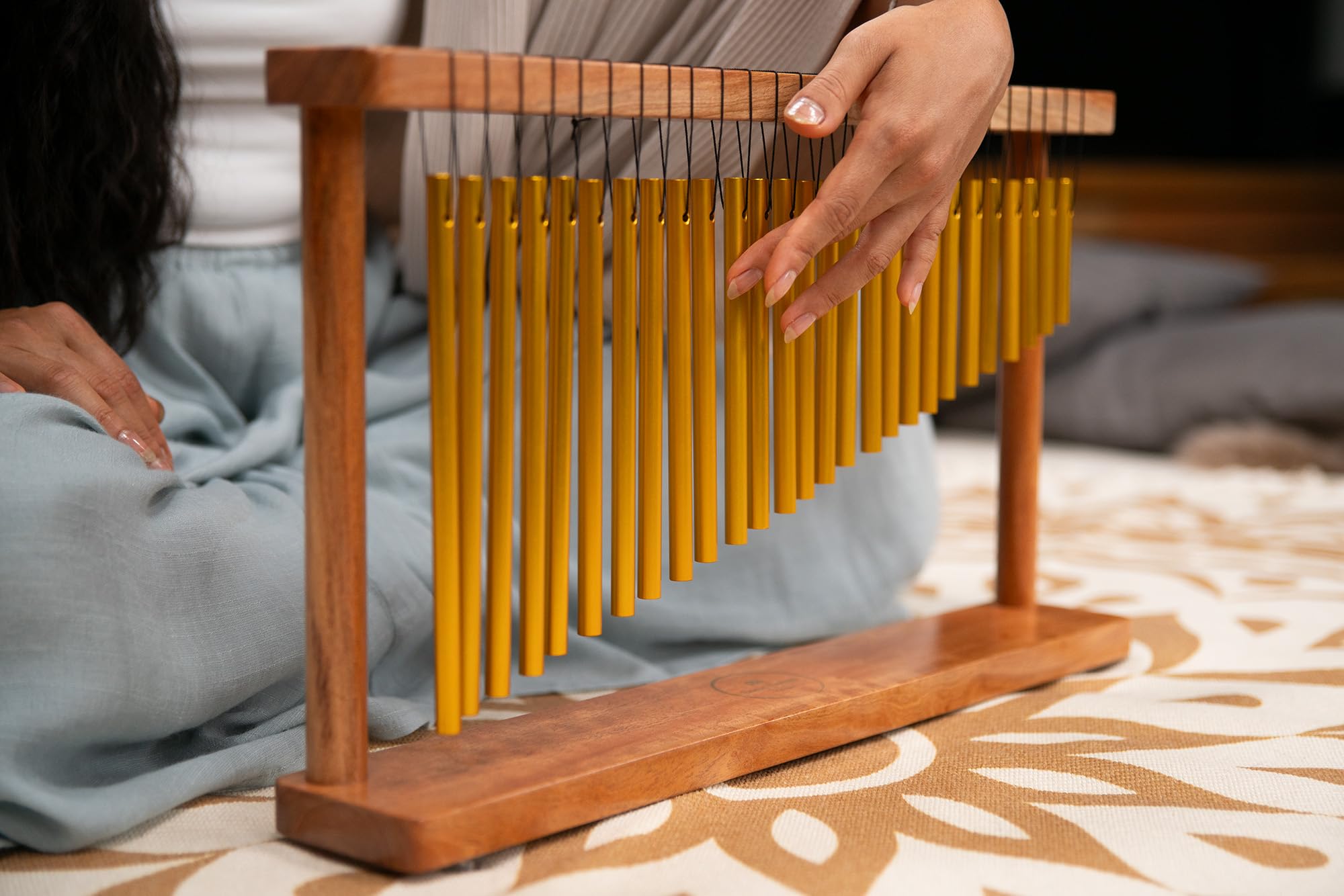Sonic Energy Table Chimes – Metallisches Klangspiel mit 27 Stäben in Padouk Holz-Halterung – Für Klangreise und Klangbad (TCH27RP)