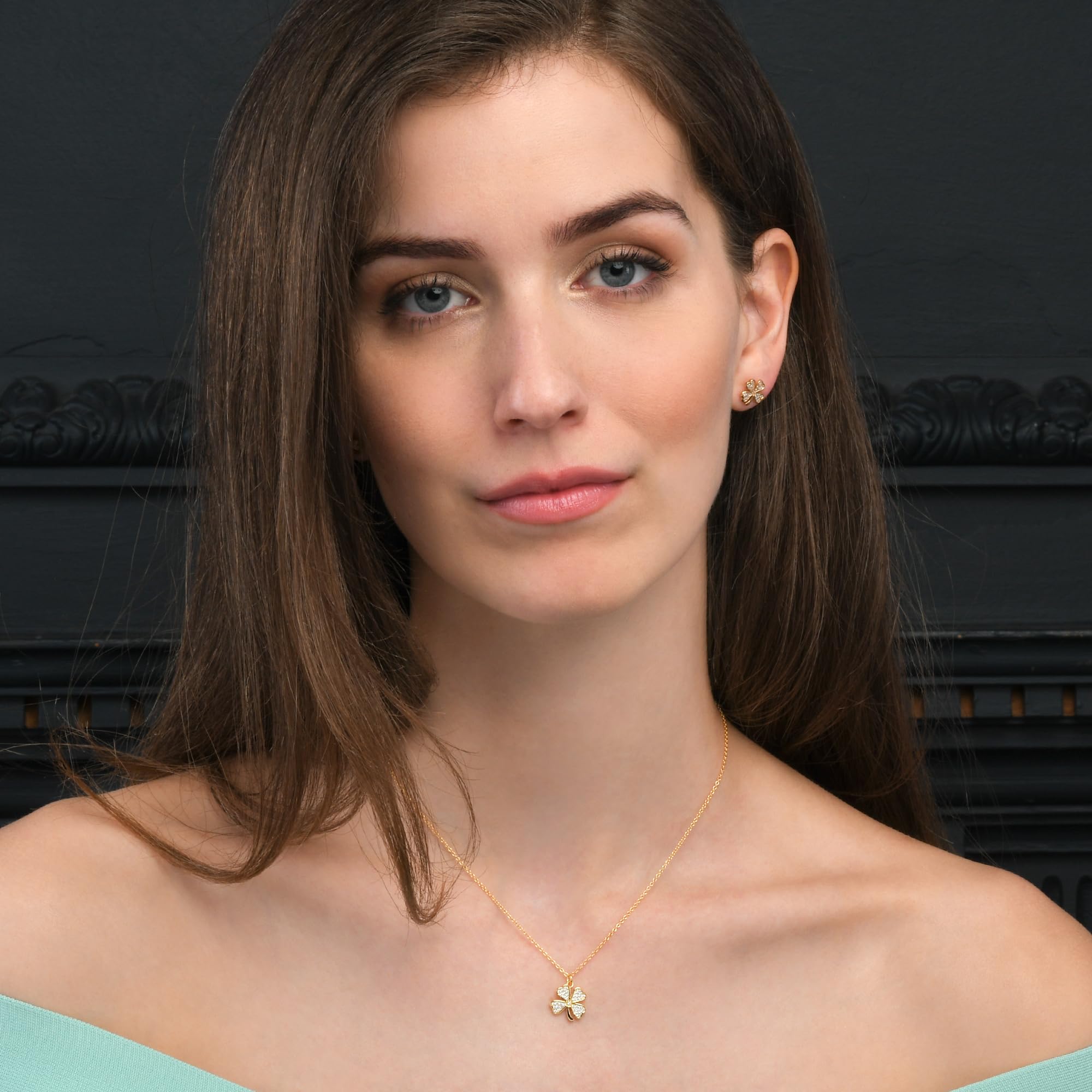 Diamond Treats Zierliche vierblättrige Kleeblatt-Halskette für Damen in 925 Sterling Silber, süße vierblättrige Kleeblatt-Anhänger-Halskette für Frauen und Mädchen in Silber, Gold oder Roségold