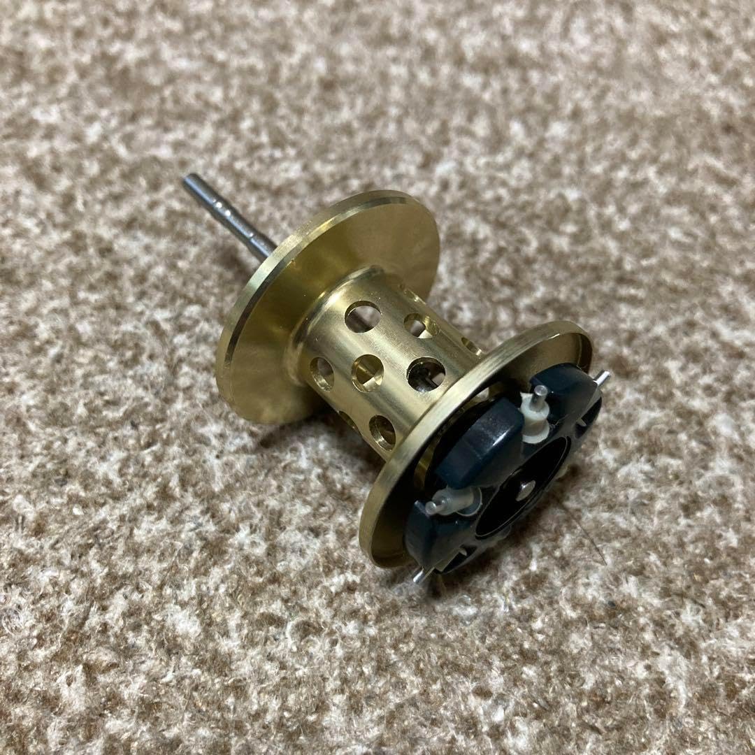 美品　リブレ　カスタムバランサー　ダイワ用　ゴメクサス　カスタムダブルハンドル スピニングリール ダブルハンドル 98mm カーボン シマノ Shimano